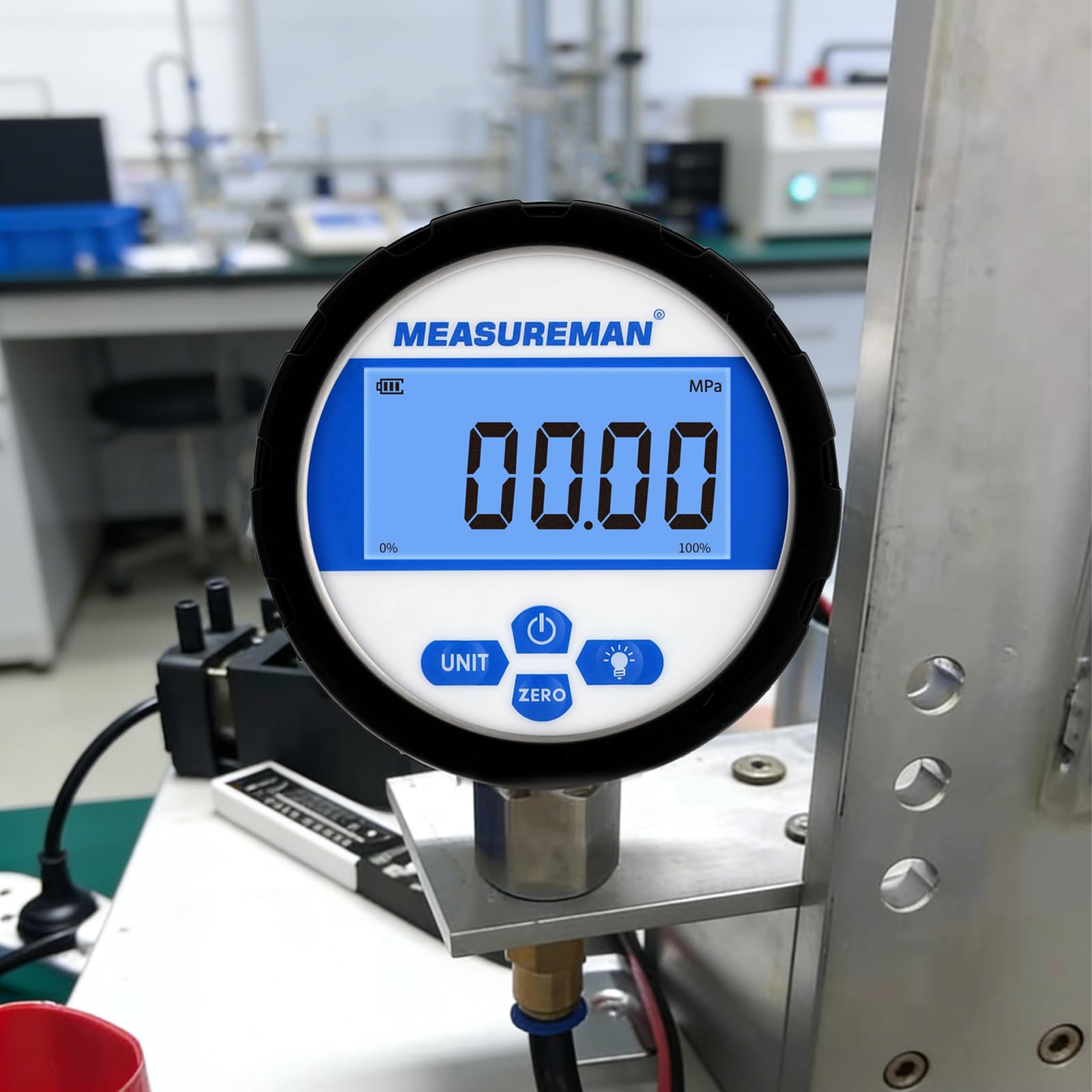 Manomètre industriel numérique, cadran 80 mm, raccord inférieur G1/4", boîtier et raccord en acier inoxydable, 0-16 bar, précision 0,4%, alimenté par batterie, avec éclairage LED.