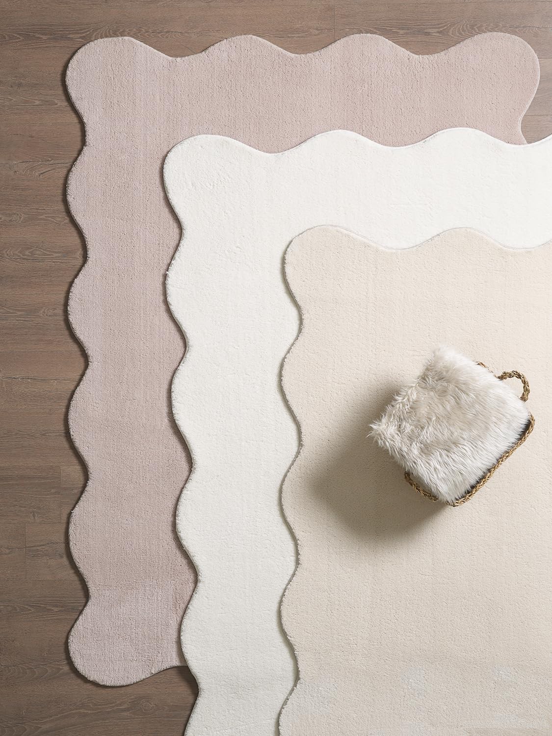 the carpet Lina Shape Scallop Teppich, Kunstfell, Flauschiger Teppich, Anti-Rutsch Unterseite, Waschbar, Super Soft, Beige, 140 x 200 cm