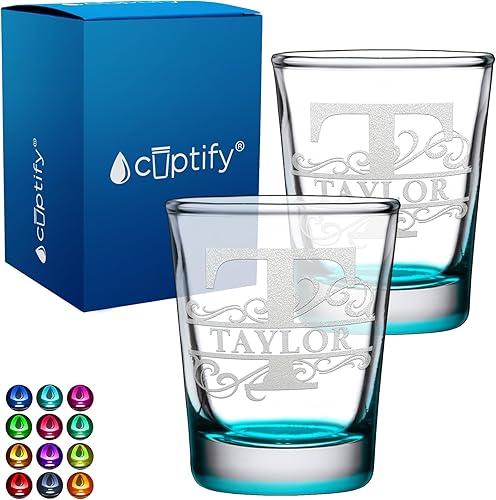 Juego de 2 vasos grabados con inicial y nombre de 2 onzas, parte inferior verde azulado con texto personalizado para regalos, bodas, cumpleaños,