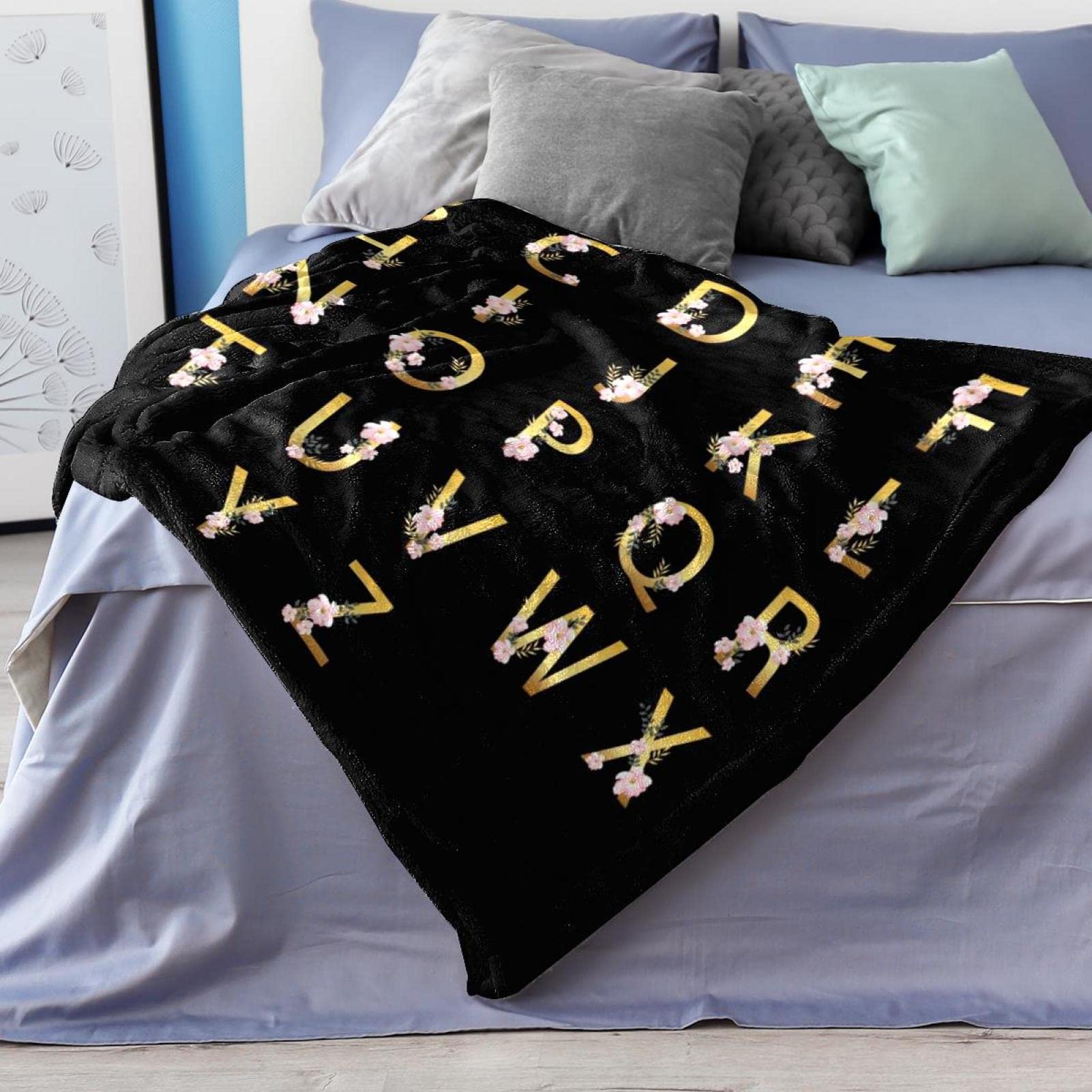 Coperta in pile con fiori dell'alfabeto per divano, divano o letto