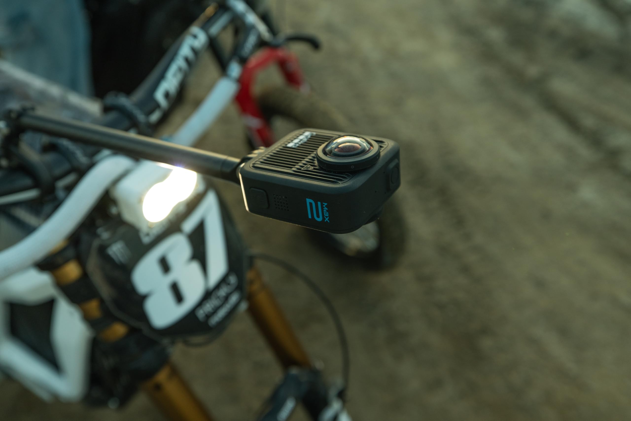GoPro MAX2 Zubehörpaket mit Verlängerungsstange 1,2m, 2 Enduro-Akkus 1960mAh, 64GB SanDisk microSD