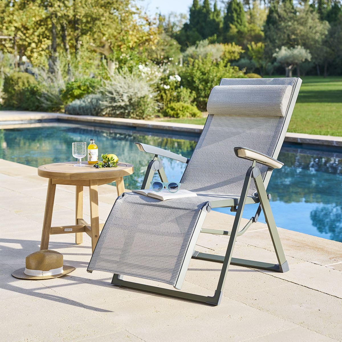 Hespéride - Fauteuil de Jardin inclinable Decima Vert Olive et Vert Laurier 8 Positions en Aluminium et texaline