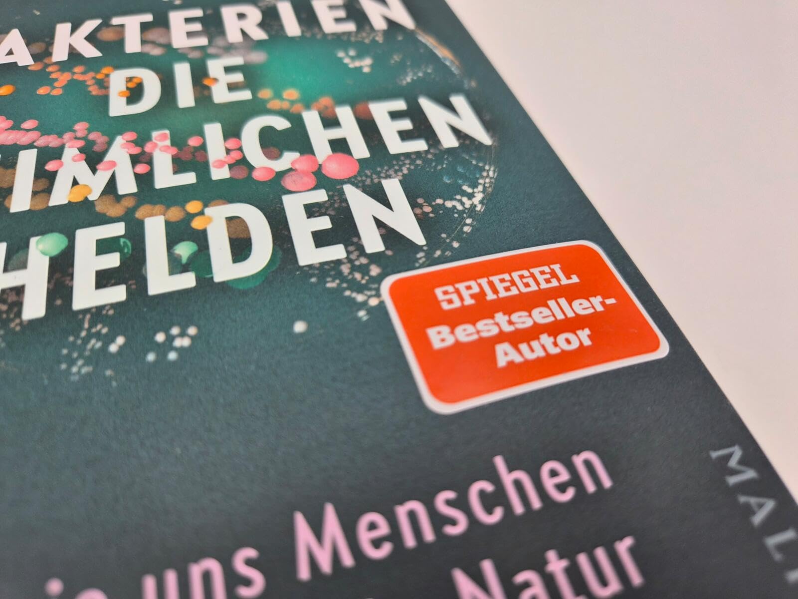 Bakterien - die heimlichen Helden: Wie sie uns Menschen prägen und die Natur beeinflussen | Das neue, bahnbrechende Buch vom Autor des Weltbestsellers 'Das geheime Leben der Bäume'