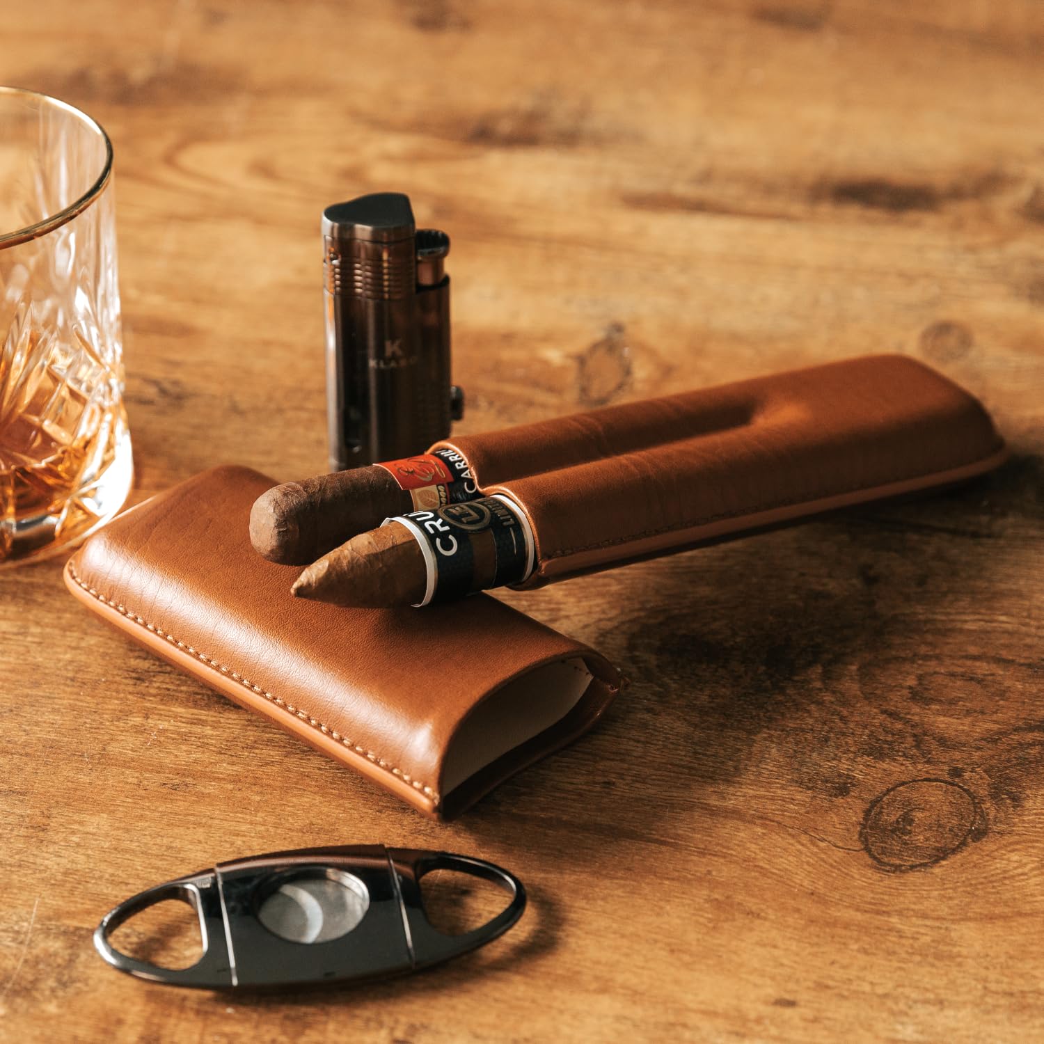 CASE ELEGANCE Estuche de viaje con monograma para dos puros, cuero vegano marrón castaño, estuche de cigarros de alta calidad para hombres, estuche de viaje con accesorios, regalos de lujo para