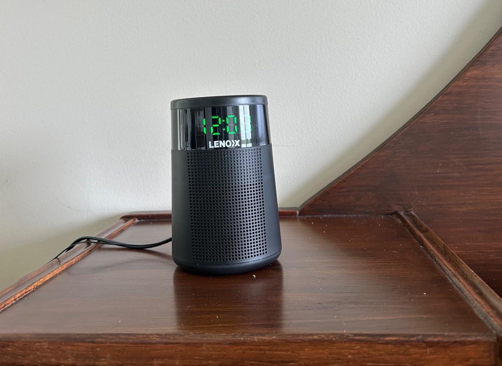 Lenoxx Sleek Projector Clock Radio Modern Cylinder Design, inBuilt