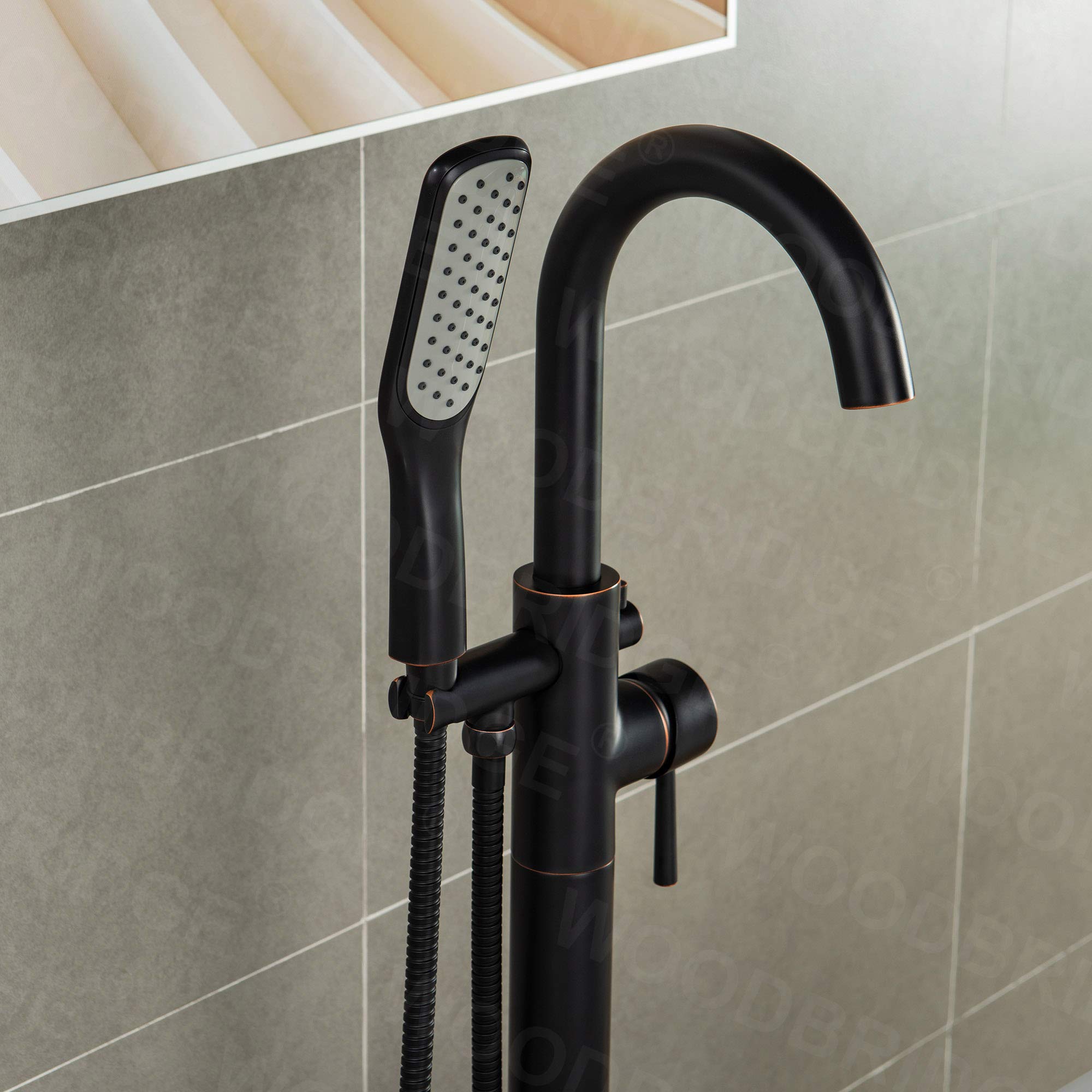 WOODBRIDGE Badewannen-Armatur Freistehend – ORB ölgeriebene Bronze – Mit Handbrause & Hohem Auslauf – Bodenmontage, Messing
