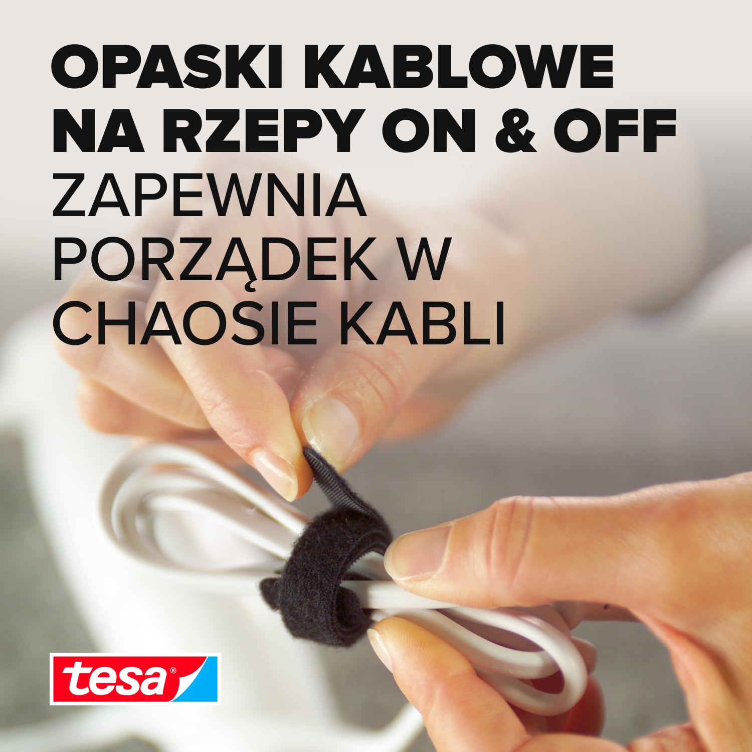 Uniwersalna prowadnica kabli tesa® On & Off – idealna do łączenia i porządkowania kabli