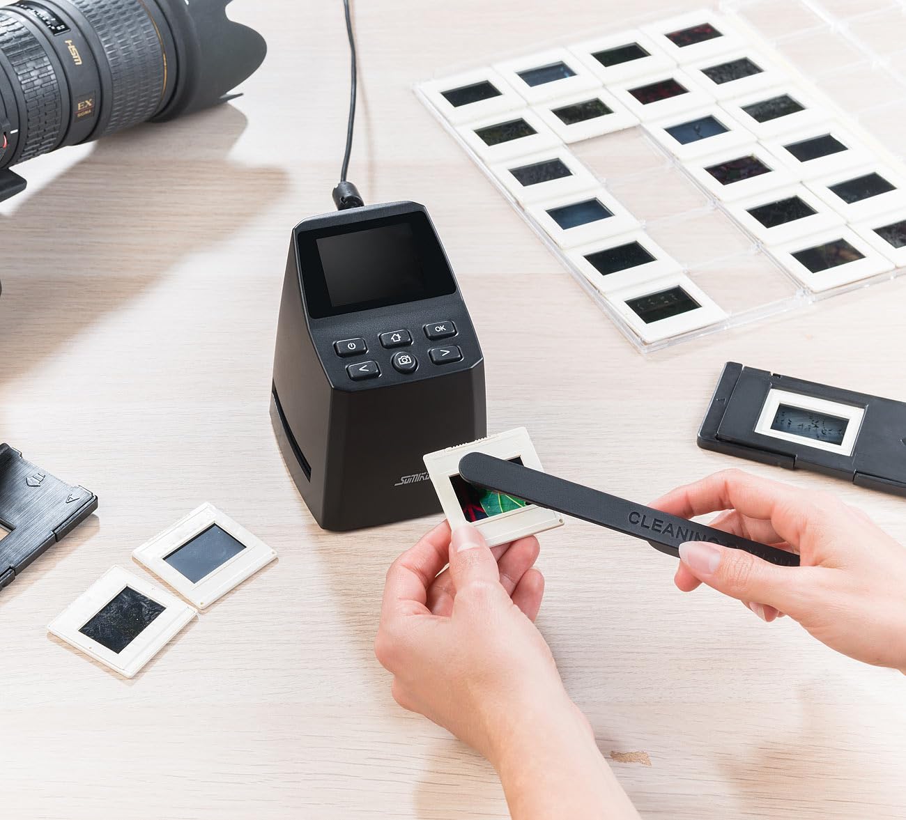 Scanner autonome 8 Mpx / 2400 dpi pour diapositives et négatifs : SD-950 [Somikon]