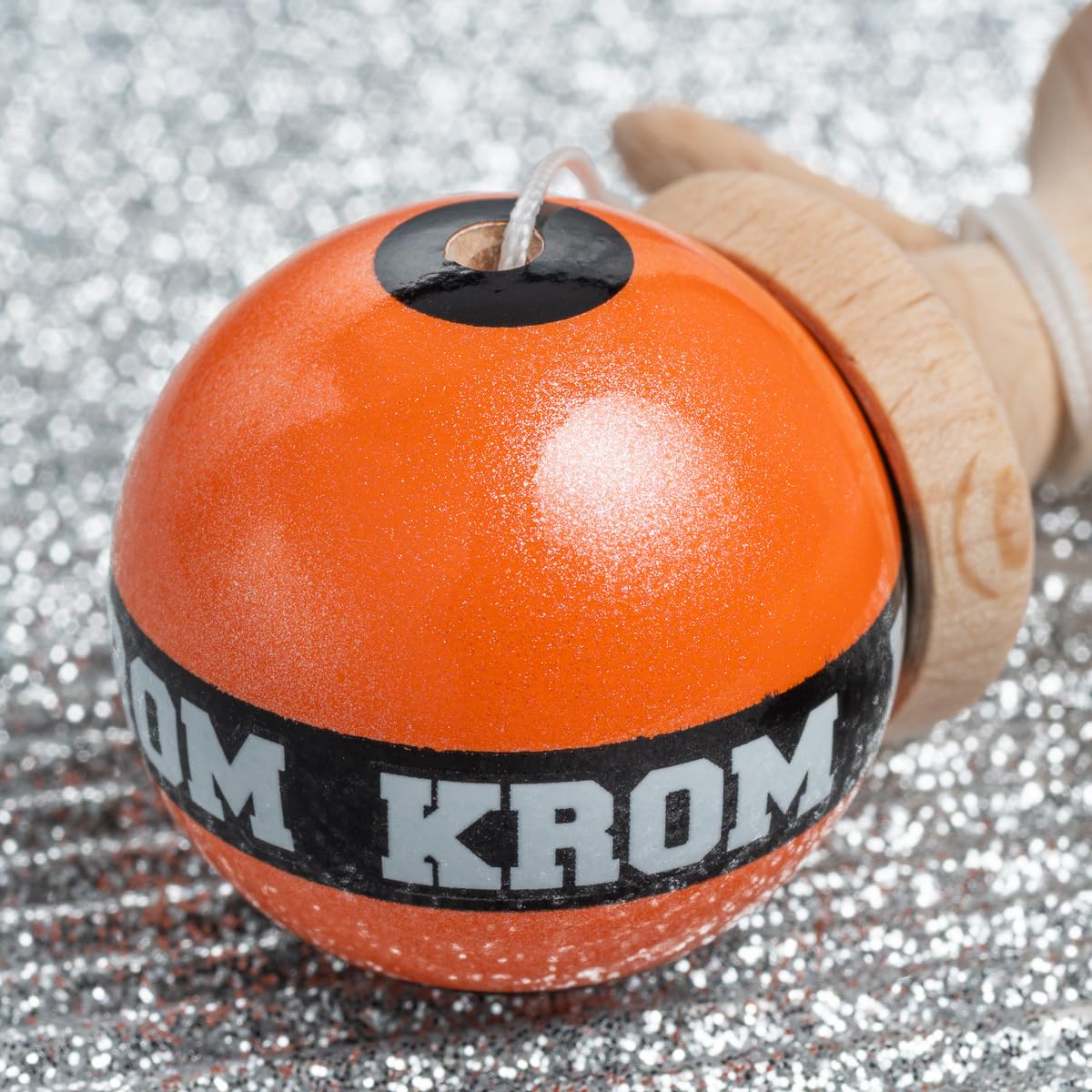 KROM Kendama MIKRO Orange – Mini Kendama z drewna bukowego – w pełni grywalna – format kieszonkowy – dla początkujących i profesjonalistów