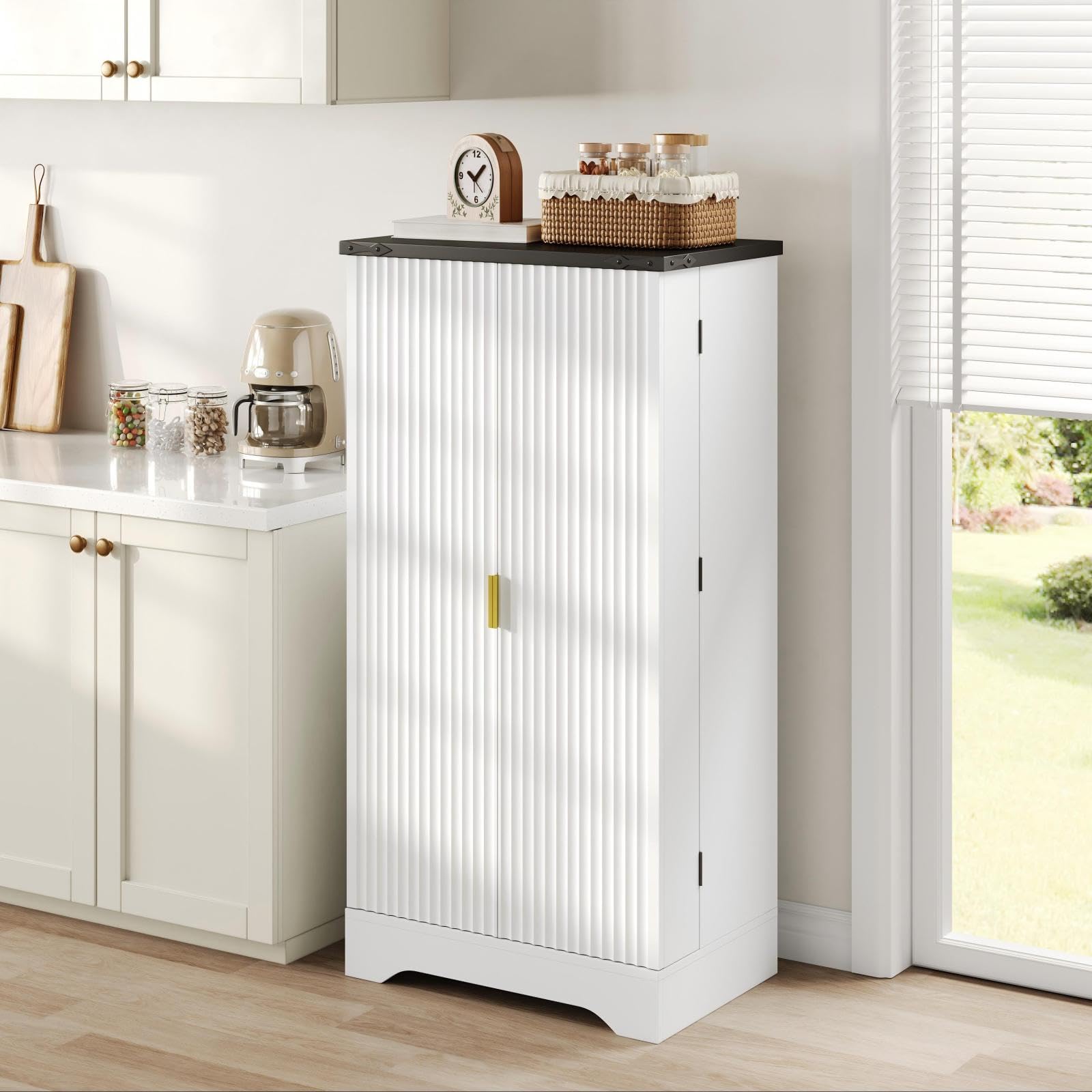 Küchenschrank mit Doppeltür, Haushaltsschrank mit Verstellbare Einlegeböden und Stauraum, Moderner Mehrzweckschrank mit Fächer, für Esszimmer Wohnzimmer, Küche, Streifendesign, Weiß (60.5x40x120cm)