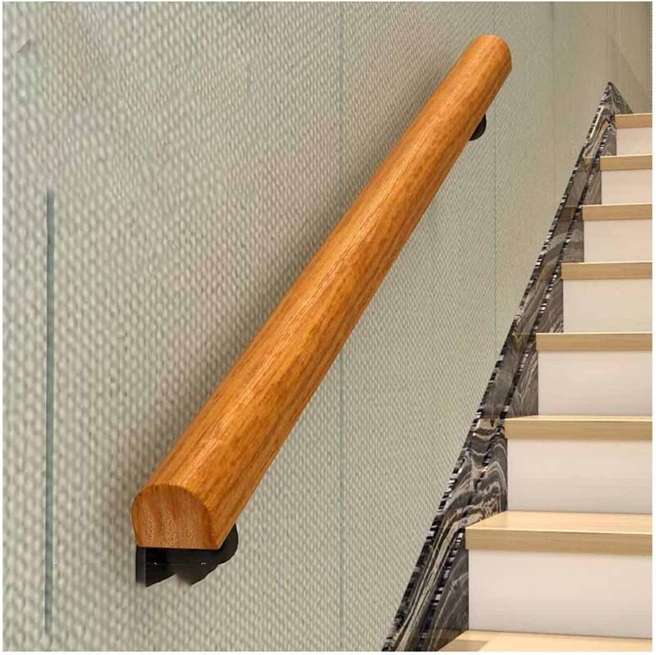 Rampe d'escalier en bois pour sécuriser le couloir et les marches de la maison