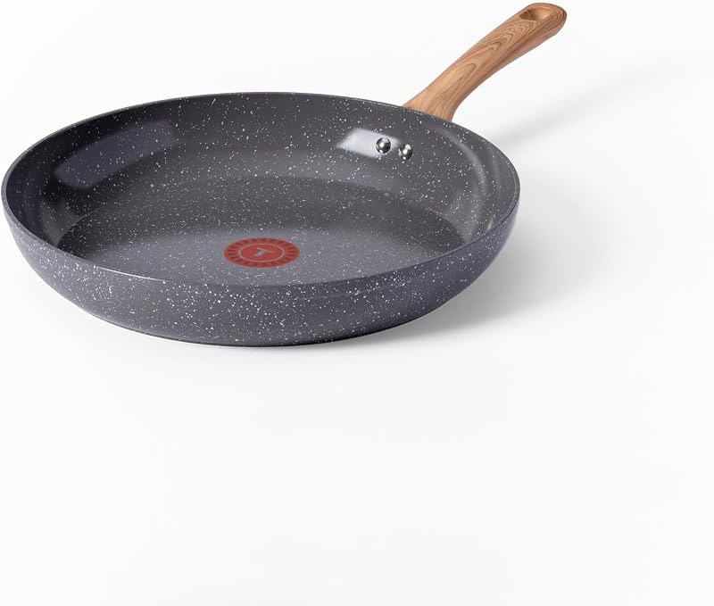 Sartén antiadherente de cerámica Revive de 12 pulgadas, forjada, apta para horno | Cuerpo de aluminio reciclado, Indicador de calor Thermo-Spot, Ideal para huevos y salteados, Sin inducción, Mango suave al tacto con apariencia de madera