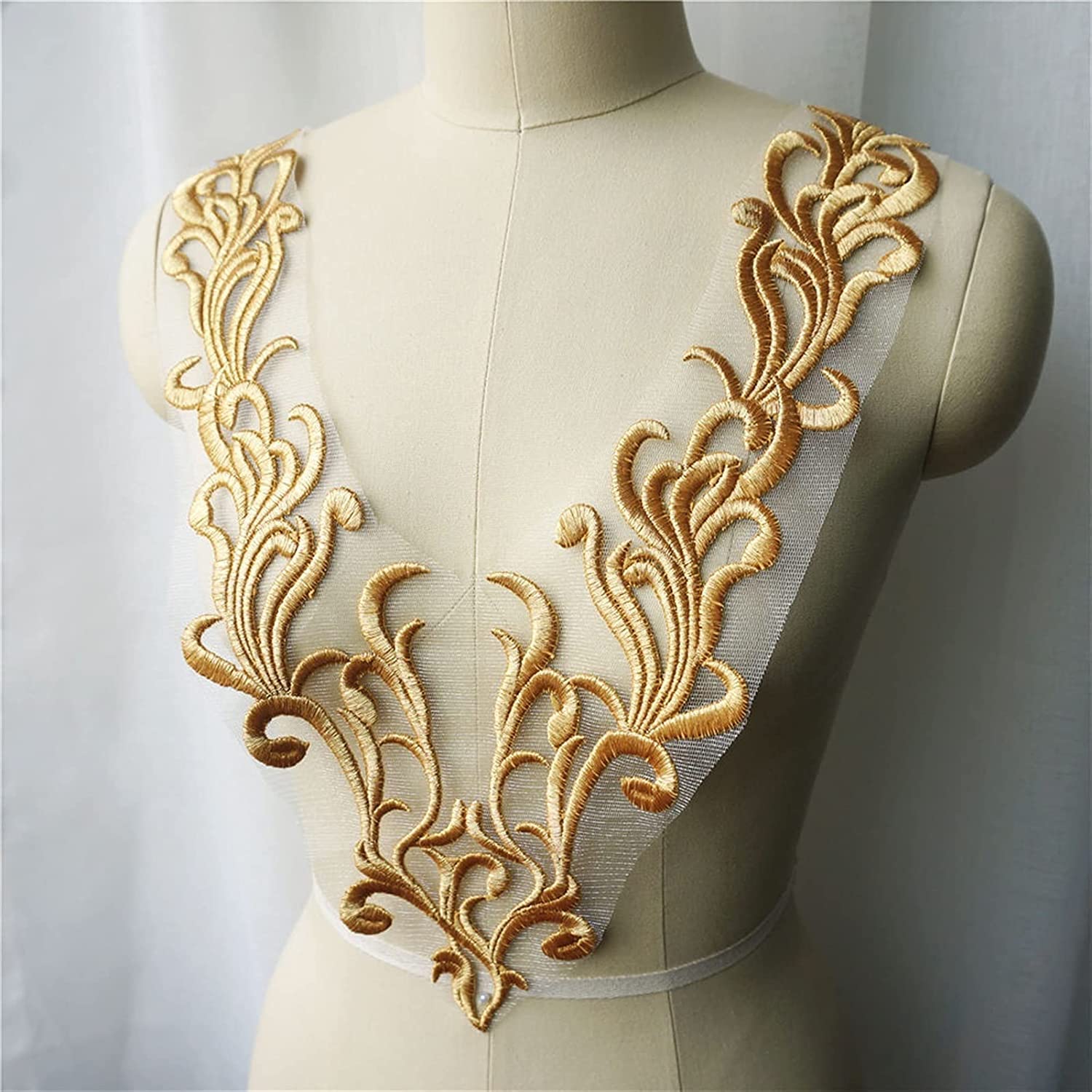 Appliqué Decorativi per Abiti da Cerimonia, Abito Ricamato in Tessuto di Pizzo con Applicazioni Colletto