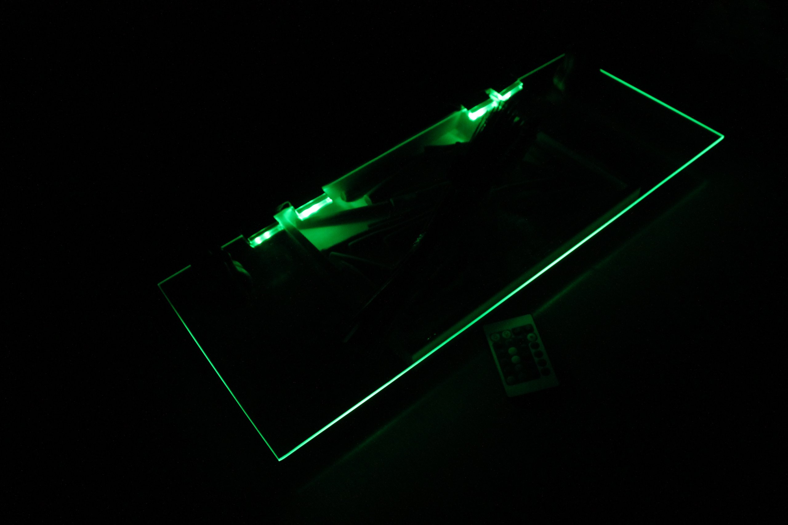 Trango 7er Set RGB Farbwechsel LED Glaskantenbeleuchtung inkl. Fernbedienung 5022-07 Schrankbeleuchtung Glasbodenbeleuchtung Vitrinenbeleuchtung Clips Möbelbeleuchtung Licht für Ihre Vitrine