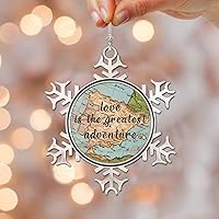 Vista 8 de Adorno de Navidad con mapa del mundo antiguo, We Travel Not to Escape Life, adornos metálicos de copo de nieve para árbol de Navidad, mapa del mundo