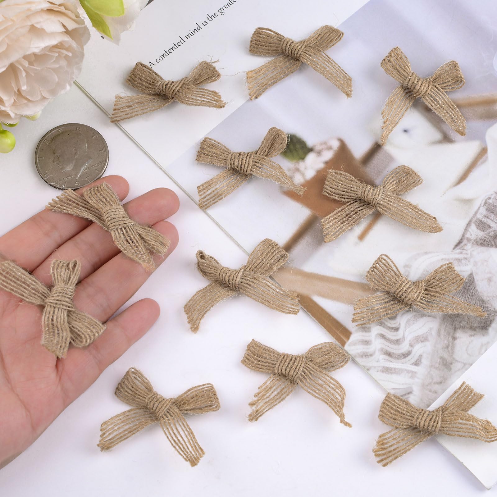 WANDIC Fiocchi Decorativi in Iuta, 100 Pezzi, in Lino Naturale, Pre-confezionati, Mini Fiocchi per bomboniere, Decorazioni, Confezioni Regalo, Fai da Te
