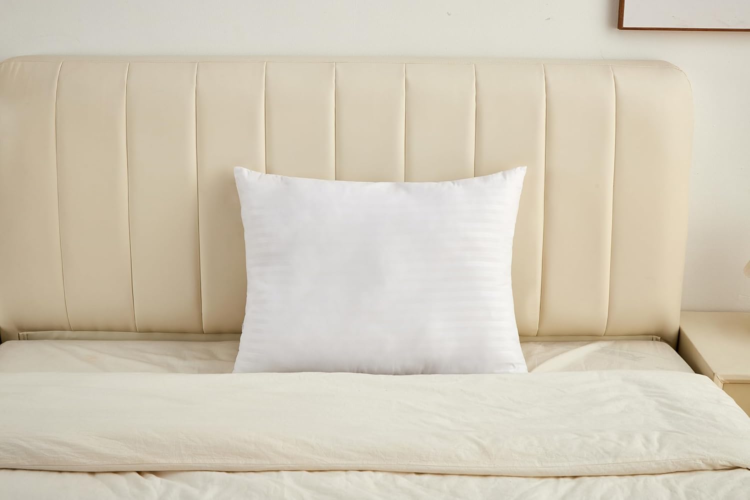 Pillows Standard Size Set of 2, Bed Pillows for Sleeping Standard Size, Luxury Soft Hotel Quality Breathable and Comfortable Pillow for Back, Stomach or Side Sleepers, Medium Firm, 20x26 inch