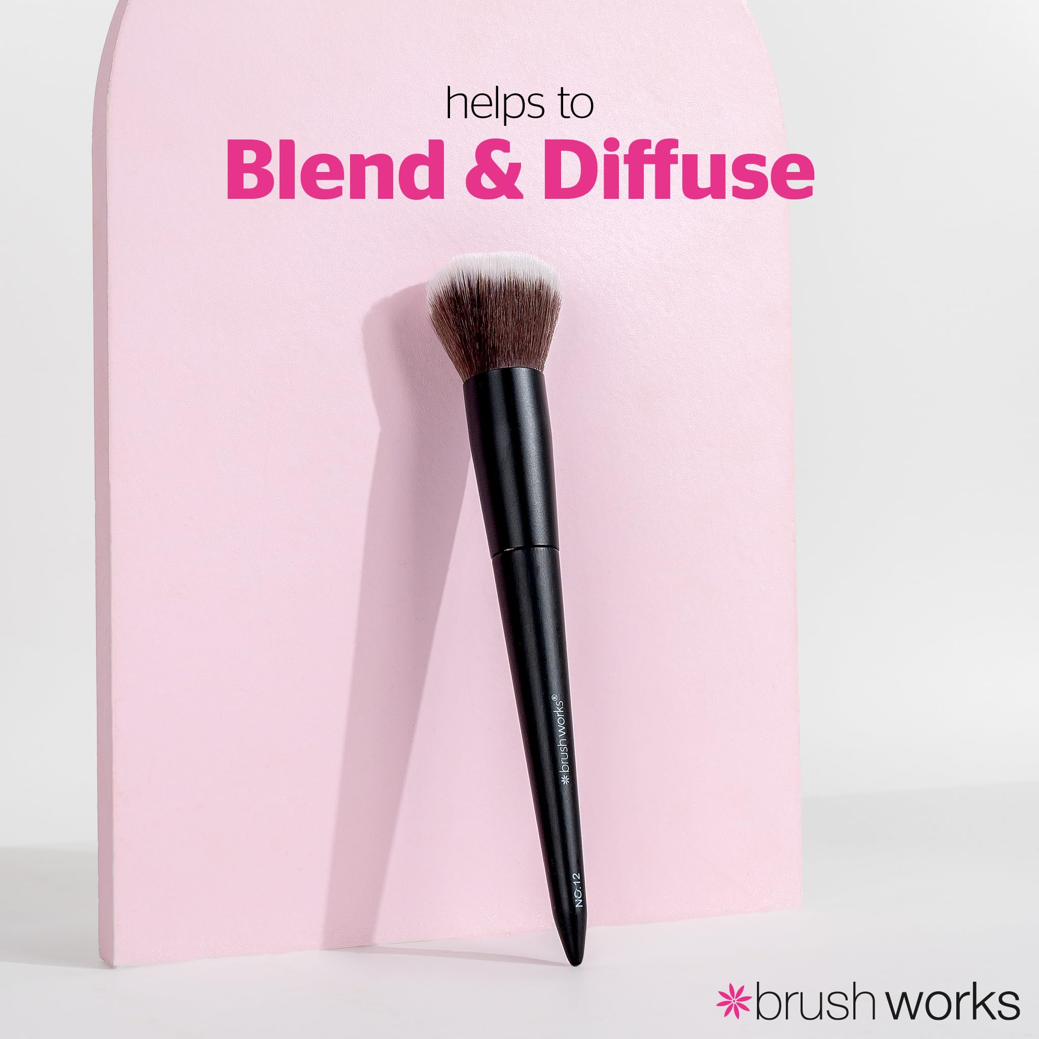 Brushworks Nr 12 Pędzel do różu