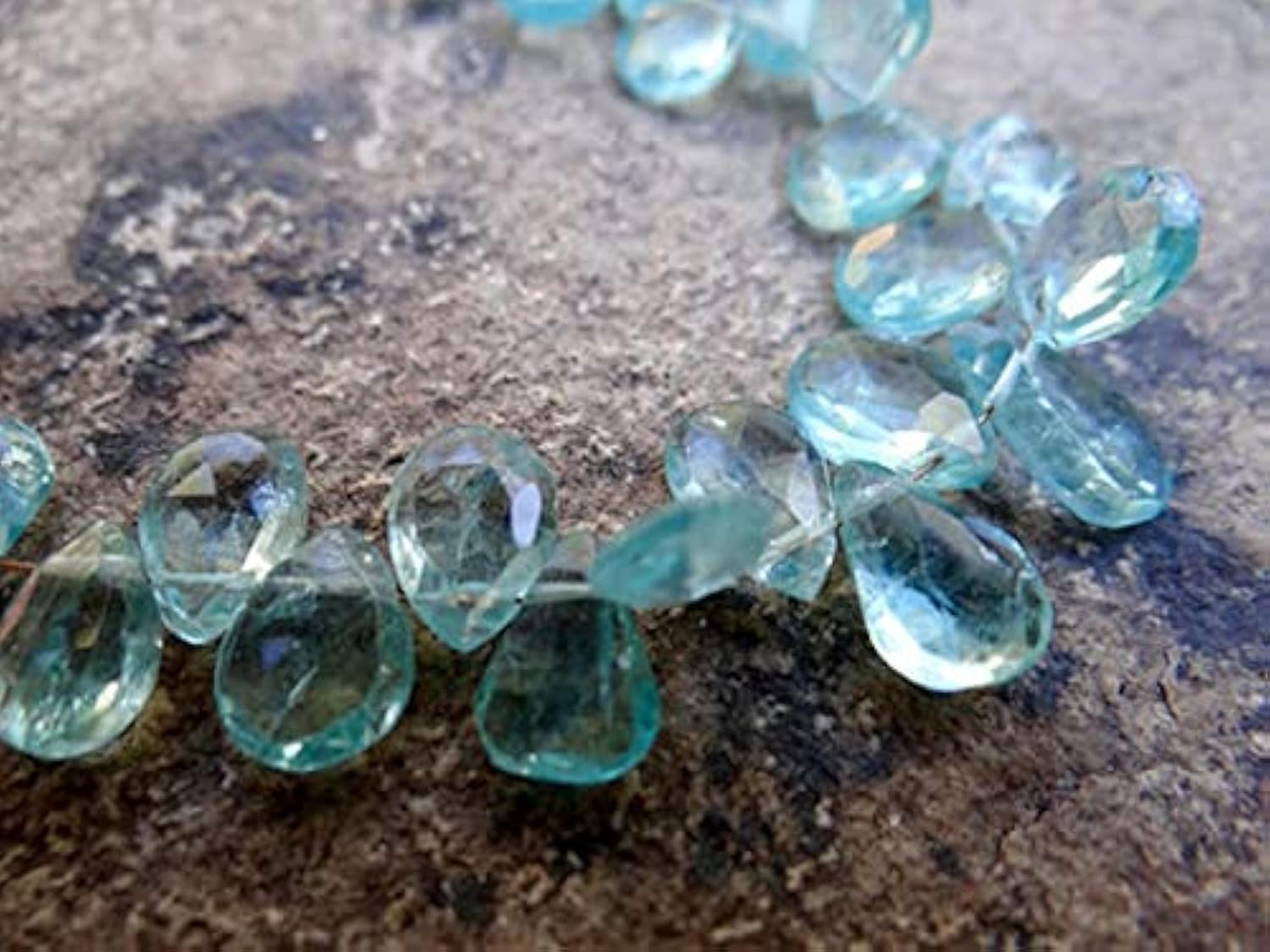 Apatite Bleue Ciel en perles poire LKBEADS pour créer vos bijoux d'été personnalisés