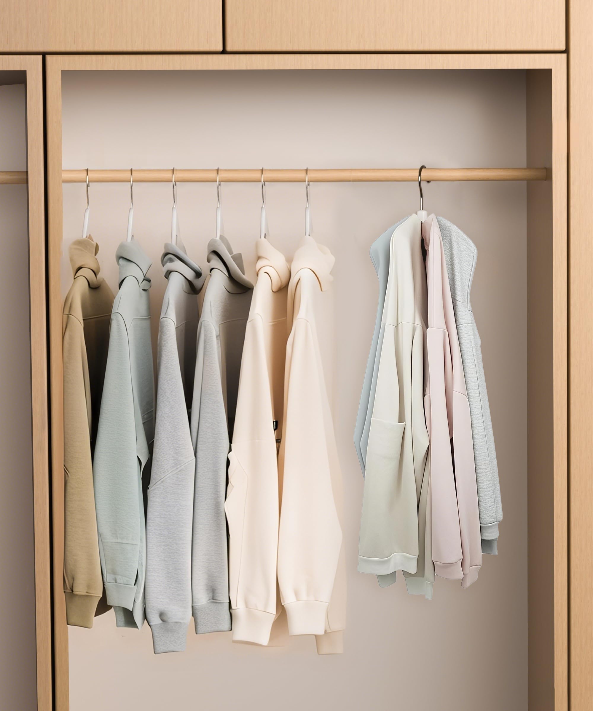 OHIYO Kleiderbügel, 360° drehbar, mit 6 Zedernkugeln, Schrank-Organizer für BHs, Schals, Gürtel, Geldbörse und Zubehör, 4 Stück