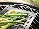 Grille en acier inoxydable Outset, ensemble de 2, plateaux 11"x7" et 11"x17" | Grilles en acier inoxydable | Plateaux à légumes pour barbecue | Facile à transporter | Plateau à fruits de mer avec trous | Infuse la saveur