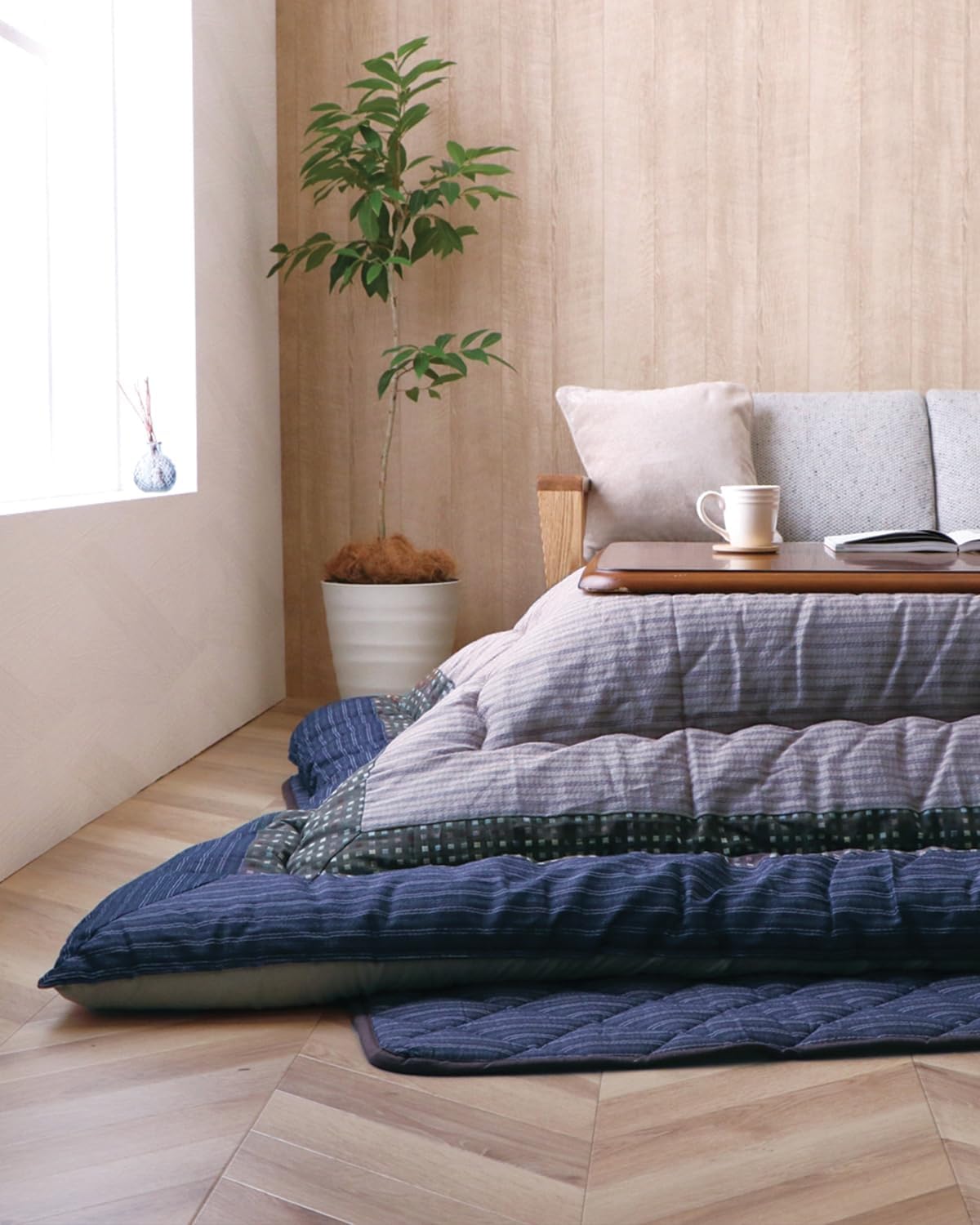 FULI Japanese Kotatsu Blanket, Warm Quilted Kotatsu Futon Comforter, 100% Cotton Top, Made in Japan, 81x81 in / 205x205 cm Square (Black)