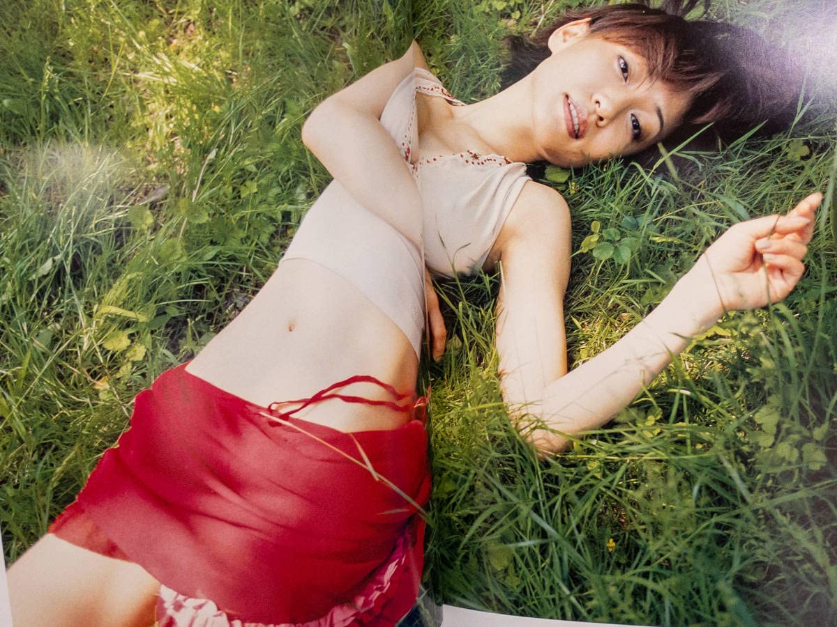 Amazon.co.jp: 3Q売切税無し細川ふみえ 写真集 Fumming 篠山紀信0401 