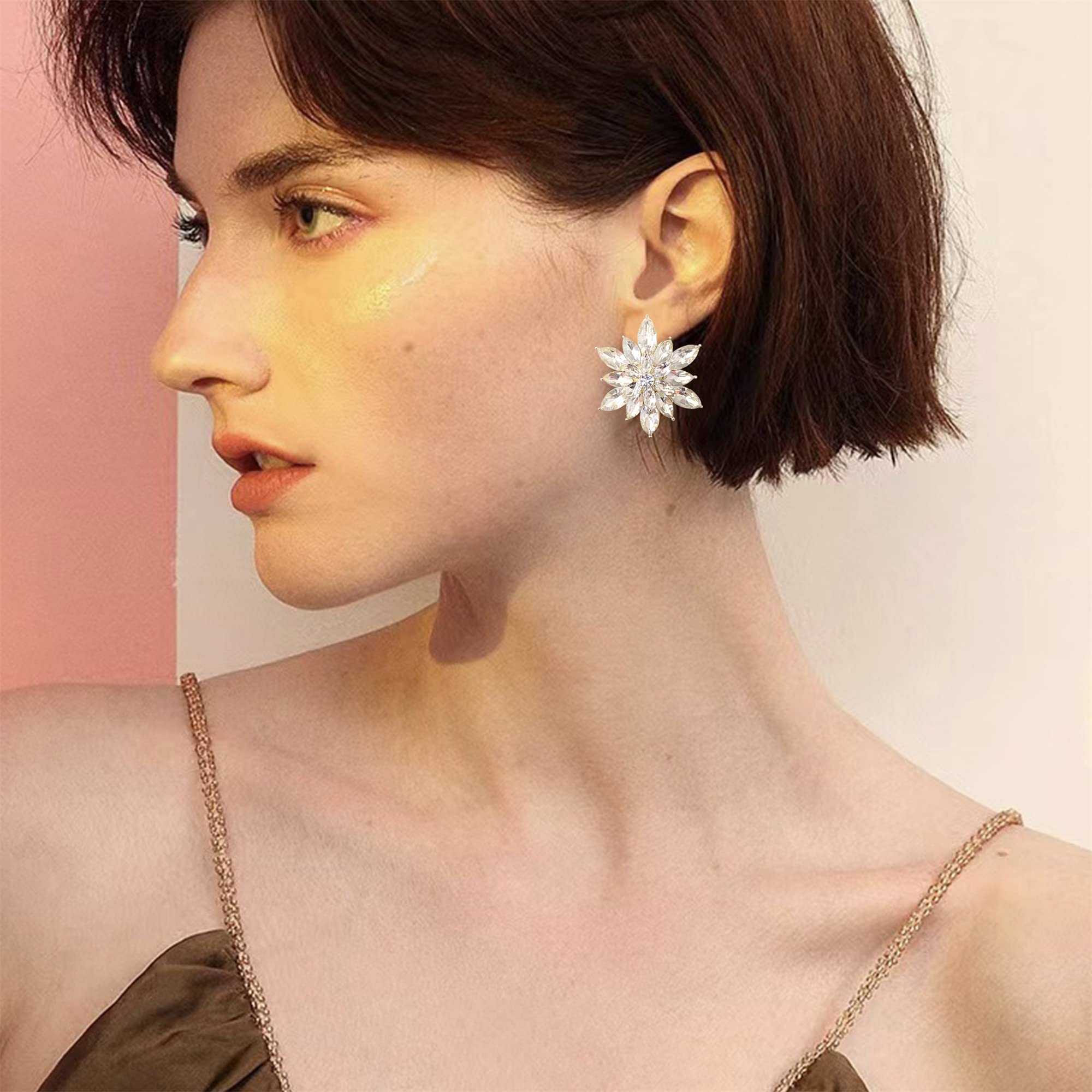 Aretes tipo dormilona con diseño de flores de cristal, elegantes, hipoalergénicos, grandes, grandes, brillantes, circonita cúbica, diamantes de imitación, margaritas, girasol, racimo floral, racimo, 5