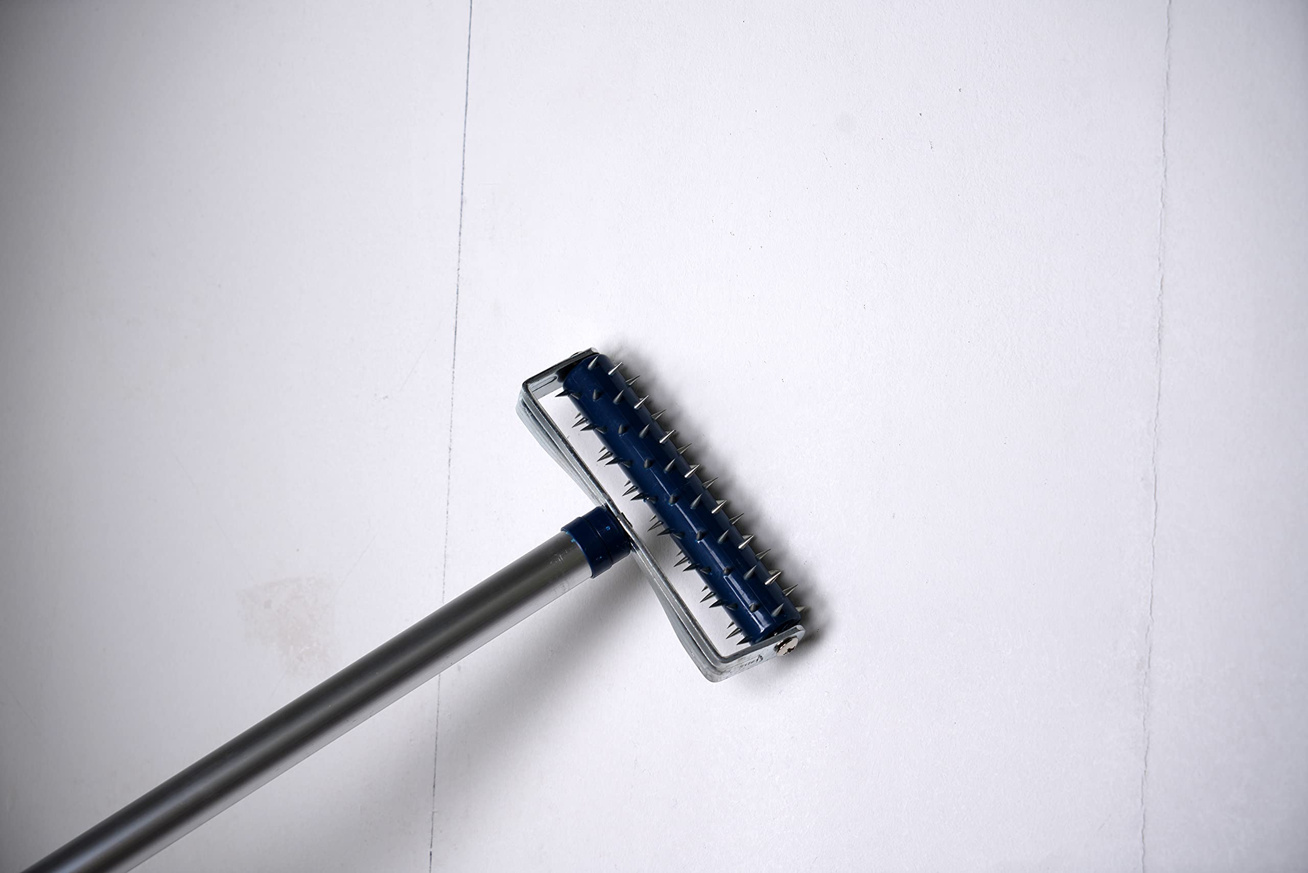 A.S. Création Rouleau hérisson Rouleau à médiators Rouleau à ongles pour percer du papier peint, extensible, réglable en hauteur, bleu, argent, 909012