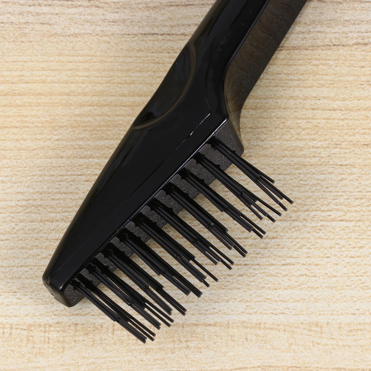 Plastic Comb Cleaning Tool with Ergonomic Design, Efficient Hairbrush Cleaner for Salon and Home Use, Sturdy Black Plastic Comb Cleaning Brush