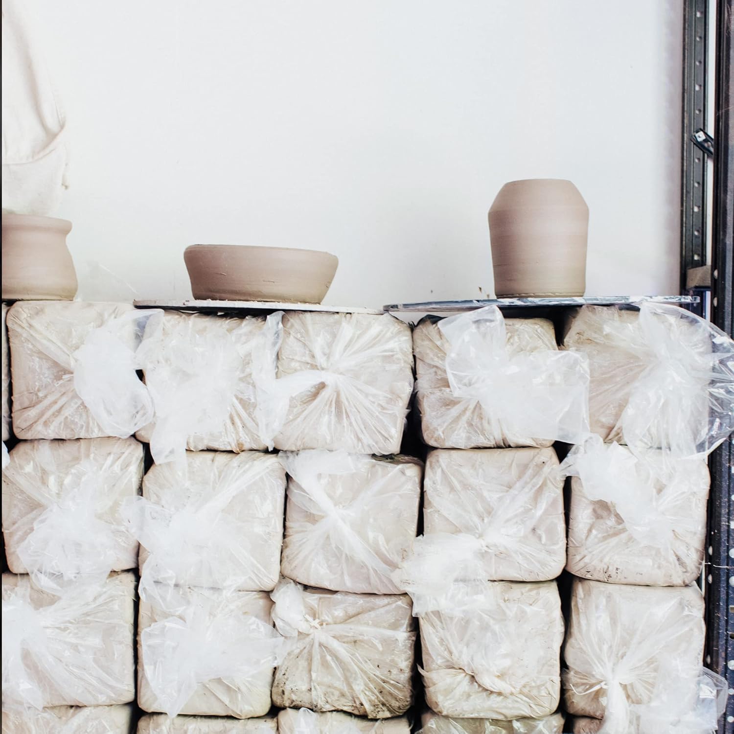 Deouss Mid High Fire White Stoneware Clay for Pottery;Mid Fire Cone 5-7;Ideal for Wheel Throwing,Hand Building,Sculpting;Great for All Skill Levels;Whiteware Clay- Pottery Clay Fires White;5 lbs