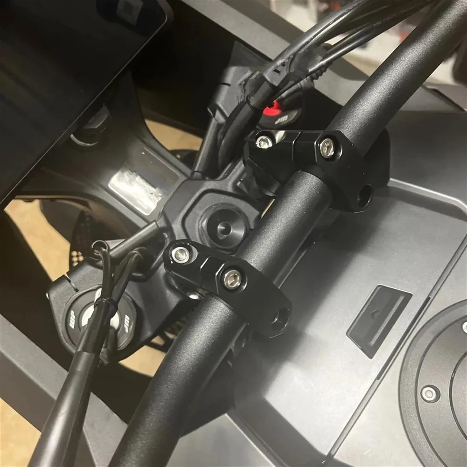 Rialzo Manubrio Per Yamaha XSR700 – Morsetto In Alluminio Da 22/28 Mm, Leggero, Rialza La Posizione Di Guida Per Più Comfort