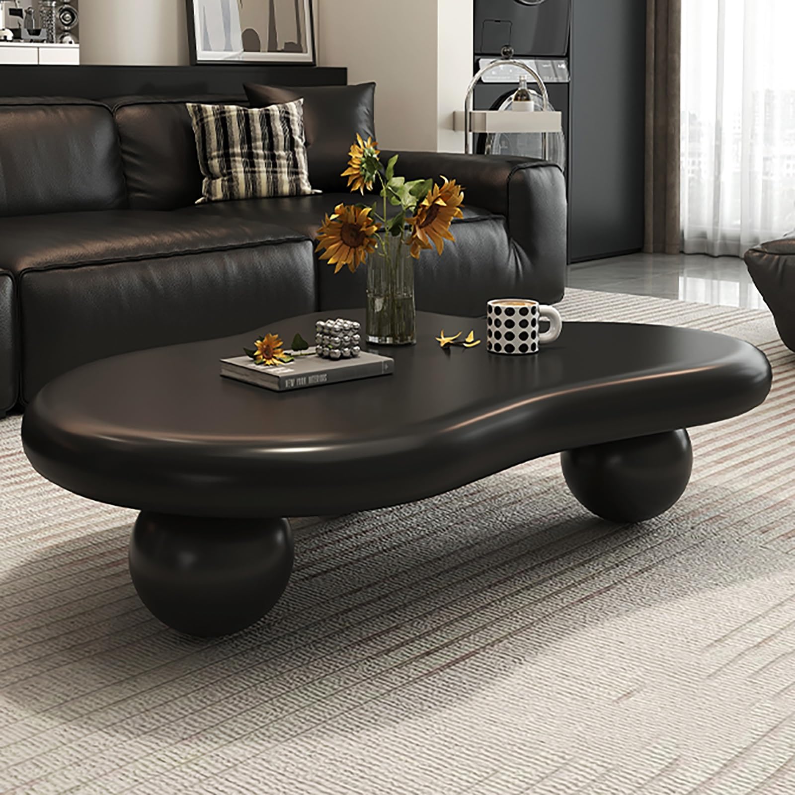Table basse et minimaliste pour meubler un petit salon encombré