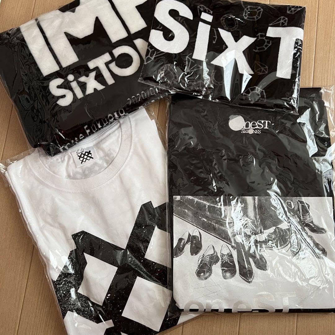 【匿名配送】SixTONES Tシャツ　タオル　ブランケット　4点セット 匿名配送】SixTONES Tシャツタオルブランケット4点セット