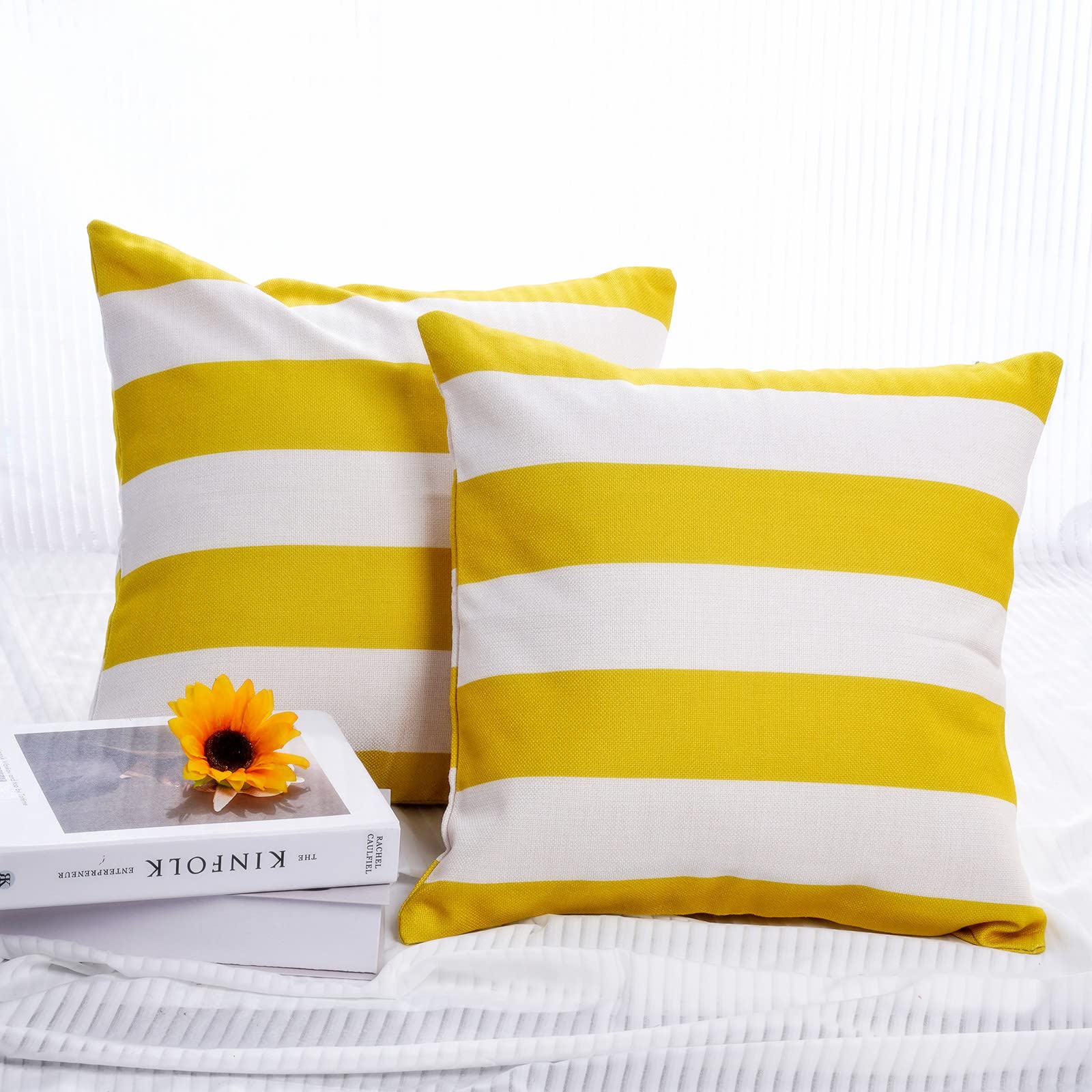 Tiggell Confezione da 4 Federe Impermeabili per Cuscini da Esterno, a Righe, 45,7 x 45,7 cm, Giallo e Bianco