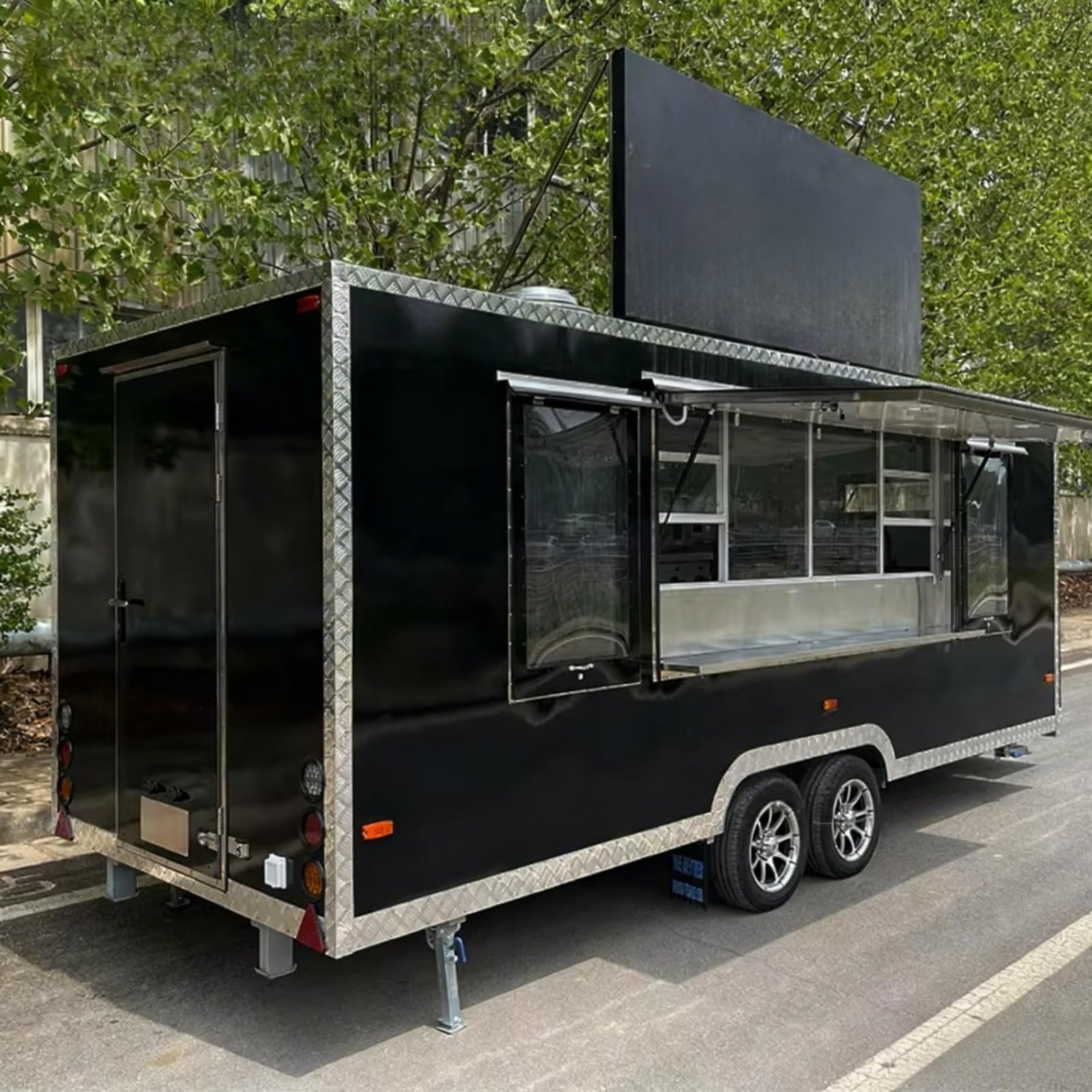 Camion alimentari mobili in vendita, 15FT completamente attrezzato Food Truck & Concession Trailer in vendita - Cucina mobile con griglia e frigorifero per caffè, hamburger, gelateria