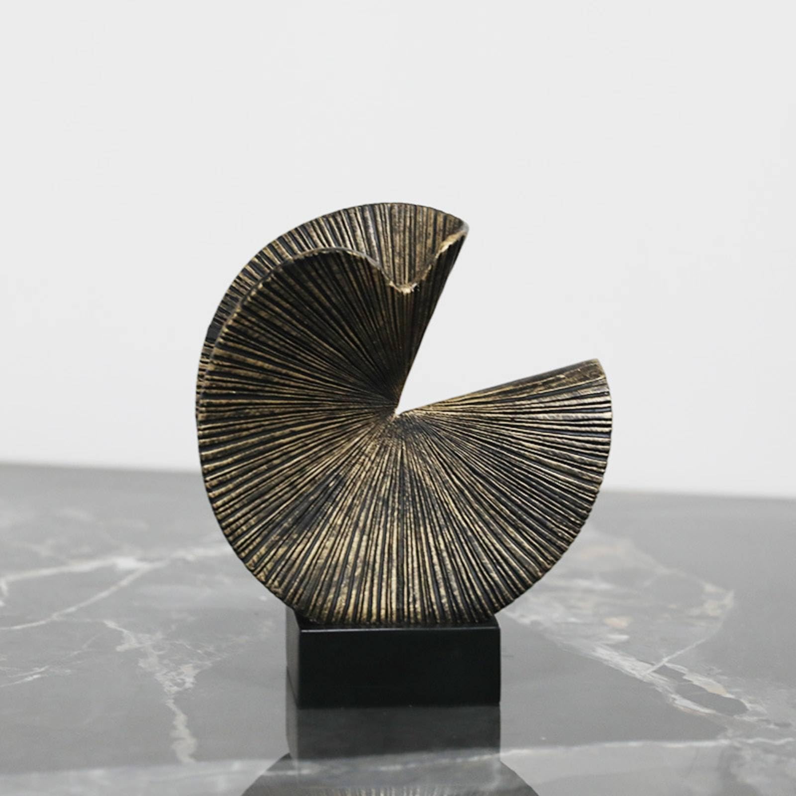 Qianly Escultura Conceptual Minimalista Figura Geométrica Envejecido Estatua para Salón, Oficina