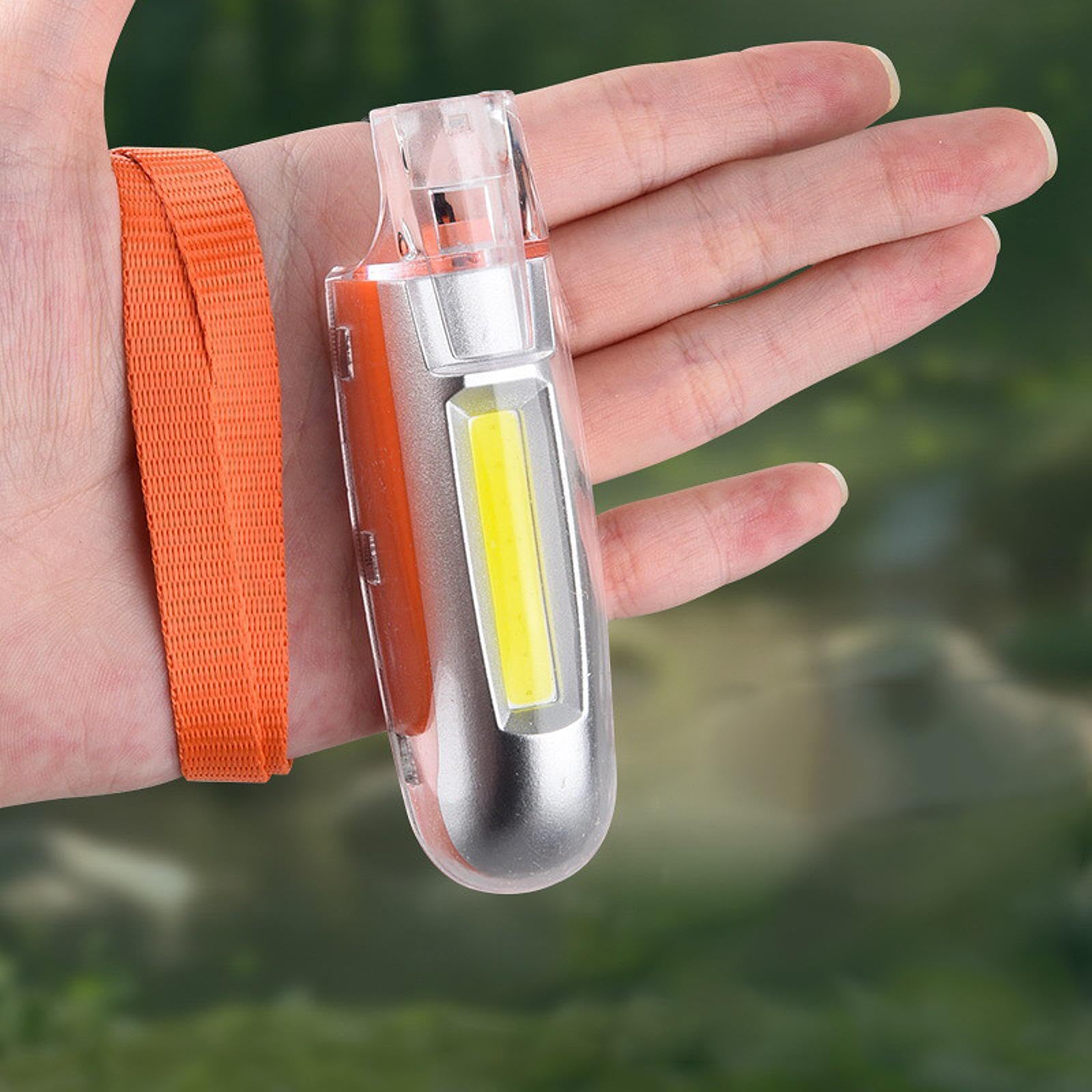 Harilla 3 Stück Notfall Pfeife Licht LED Schlüsselanhänger Lampe Wiederaufladbar Taschenlampe mit Trageriemen für Wandern Klettern Joggen, 6 Stück