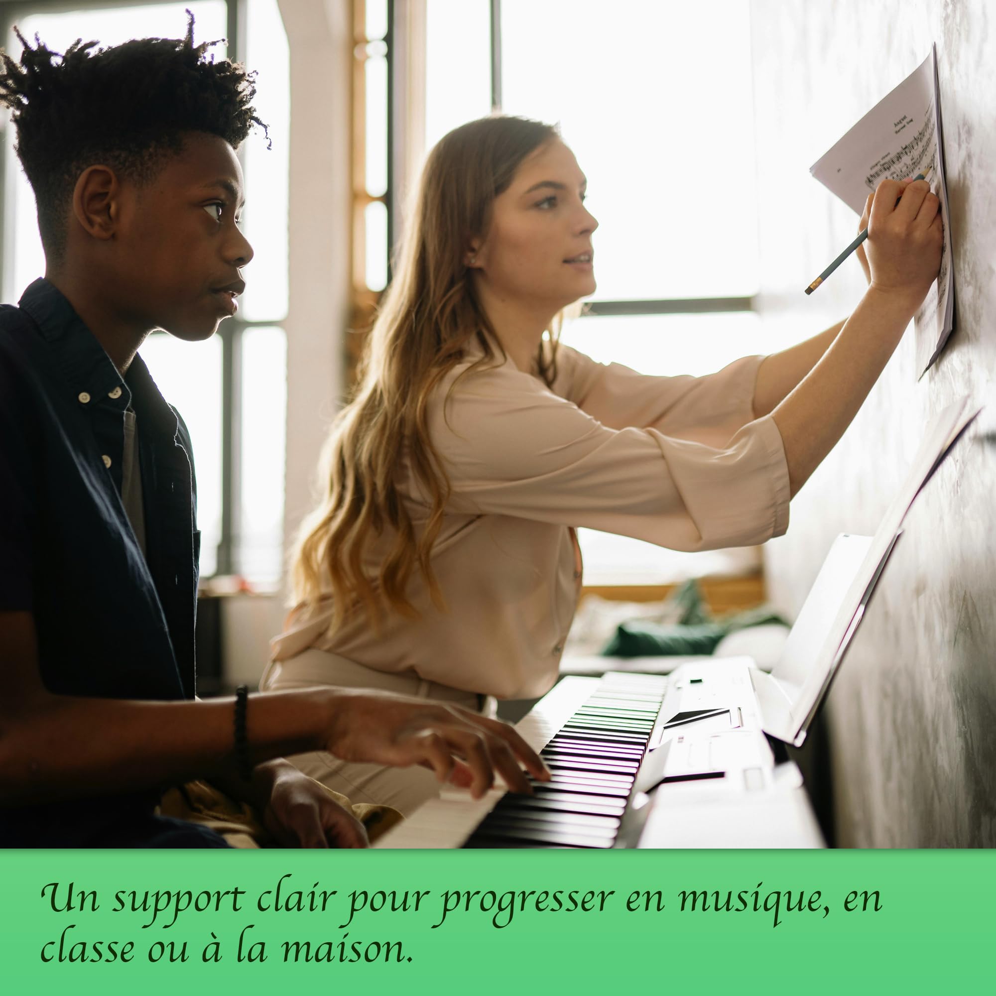 Cahier De Musique 40 Pages - 20 Portées + 20 Pages De Notes - Format A4 21x30 Cm - Couverture Personnalisable