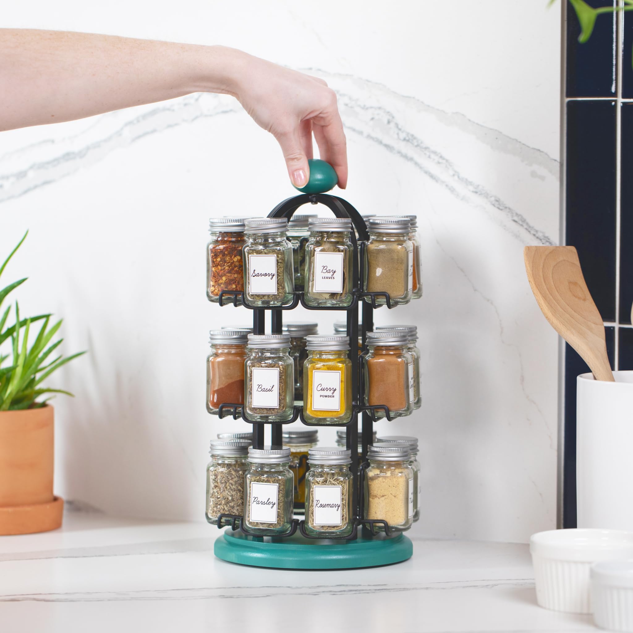 Orii Adrinova Étagère à épices rotative pour 24 bocaux avec épices incluses, organiseur à épices pour comptoir de cuisine, recharges d'épices gratuites pendant 5 ans, noir et vert