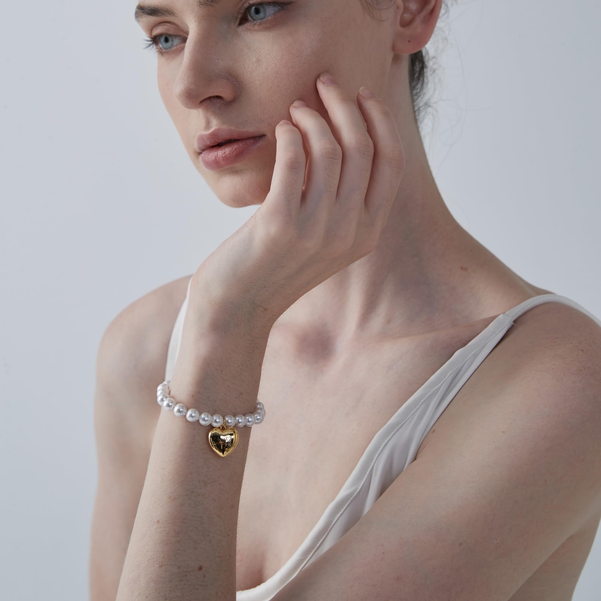PERIMADE Pulsera personalizada con medallón de perlas con imagen de corazón con foto en el interior, pulsera con dije de texto personalizado que sostiene imagen para mujer, plata de ley 925, regalo