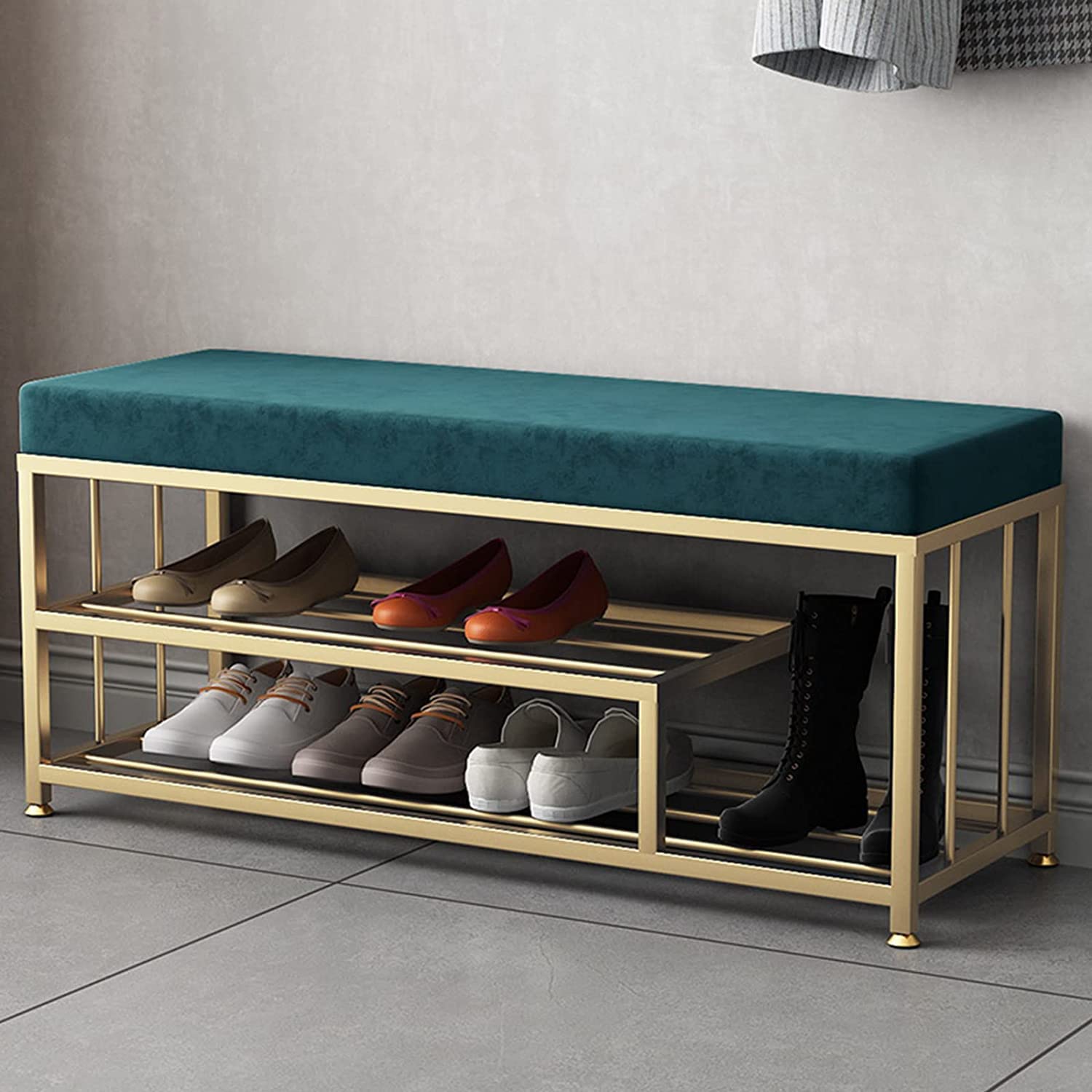 Tabouret repose-pieds en velours vert de 80cm avec pieds dorés pour entrée