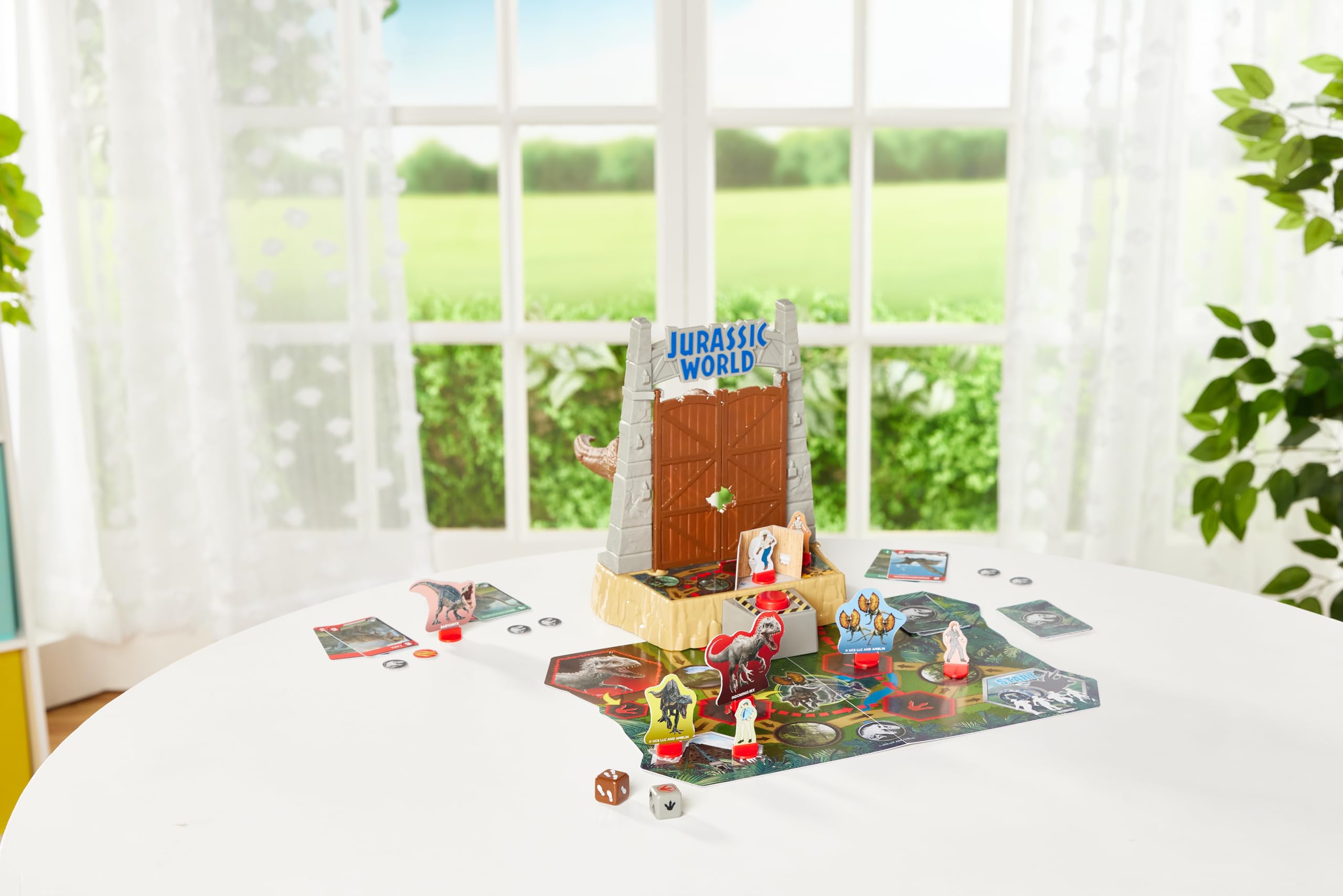 Amazon.com: EPOCH Games Jurassic World T. Rex Panic - Action