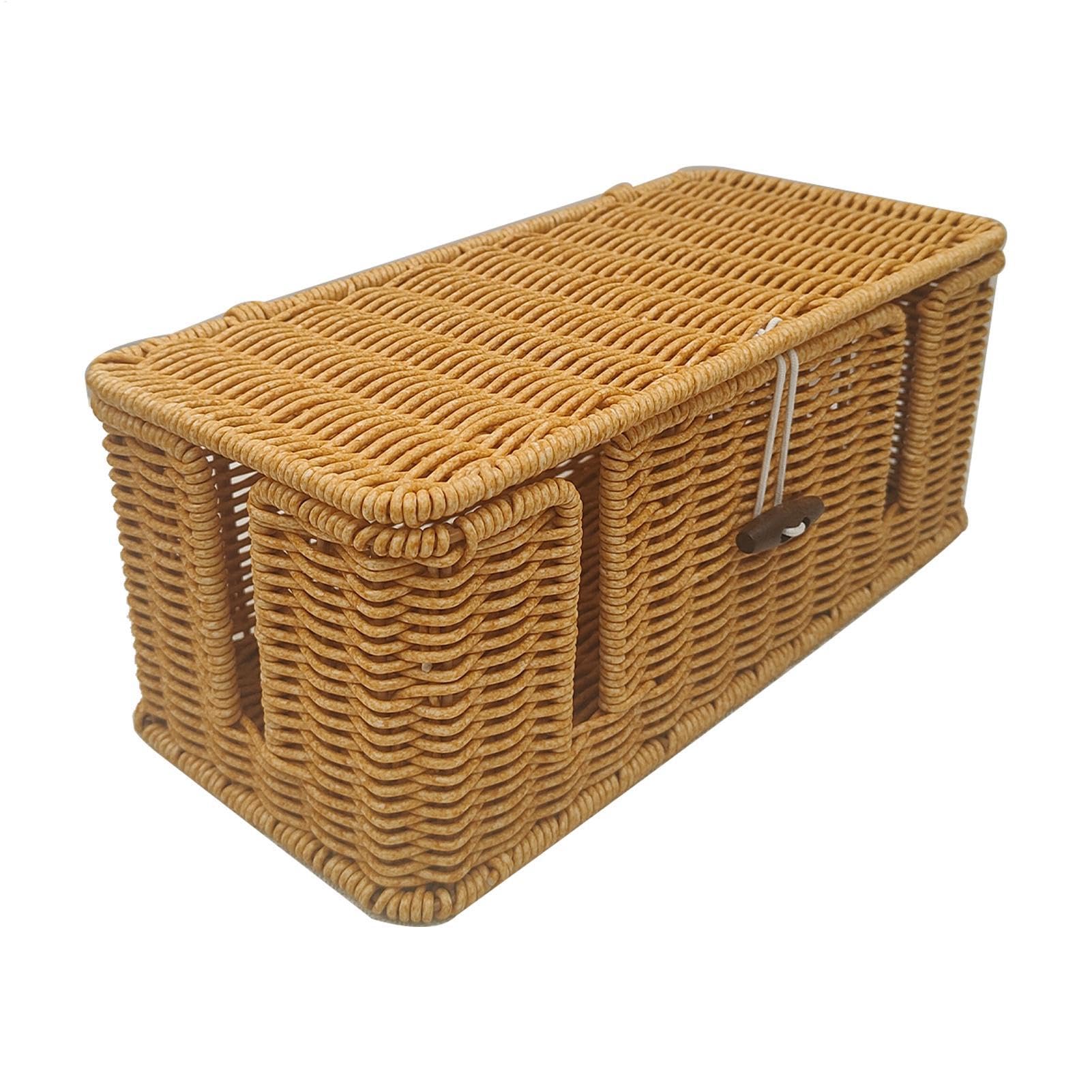 Cacher les câbles du bureau avec cette boîte tressée imitation rotin chic