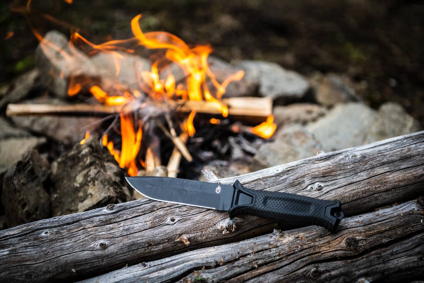 Gerber Messer mit glatter Klinge und Holster, Klingenlänge: 12,2 cm, Strongarm Fixed Blade Survival Knife, Schwarz, 31-003654