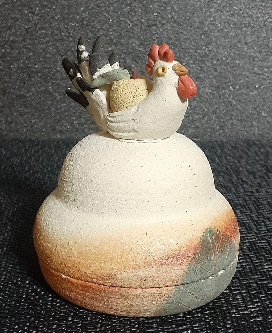 Amazon.co.jp: 笠間焼女流陶芸家小林一富美作 にわとり 鶏 香合 共箱