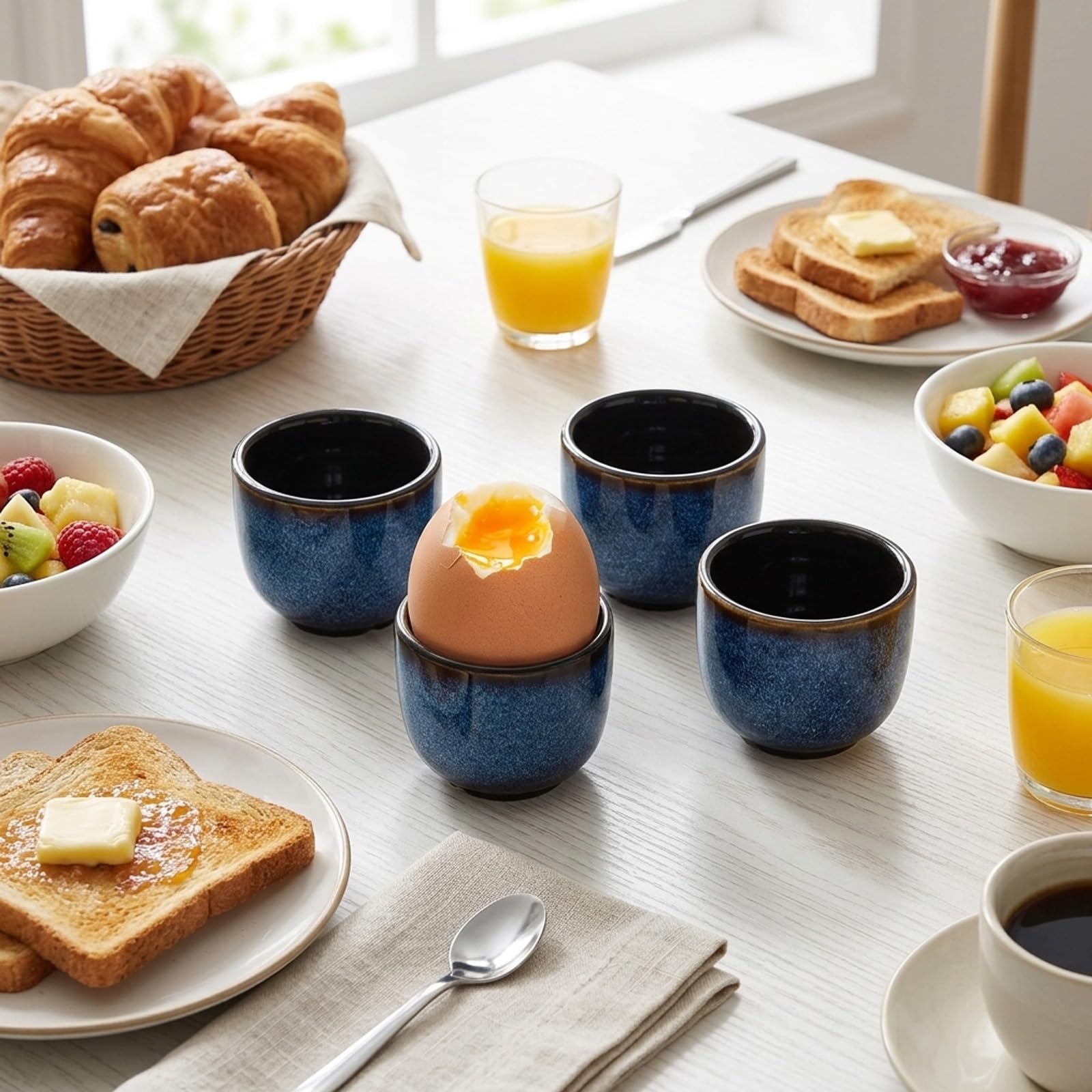 Gmubjux Eierbecher Keramik, Lustige Eierbecher Blau Porzellan, Vier Stücke Set Für Tägliches Frühstück Und Camping, Kompaktes Design Mit 5 cm Durchmesser Küche, Haushalt & Wohnen