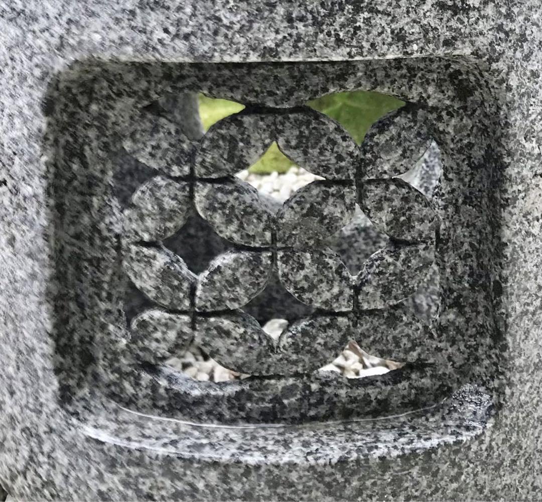 【御影磨き石・丸型火袋】オブジェ・庭石・置物・ガーデニング Amazon.co.jp: 御影磨き石 丸型火袋 オブジェ 庭石 置物