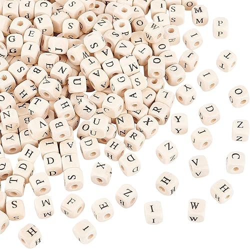 OLYCRAFT 1000 cuentas de madera del alfabeto de 0.315 pulgadas (0.315 in) con letras aleatorias, cuentas cuadradas de madera sueltas de madera