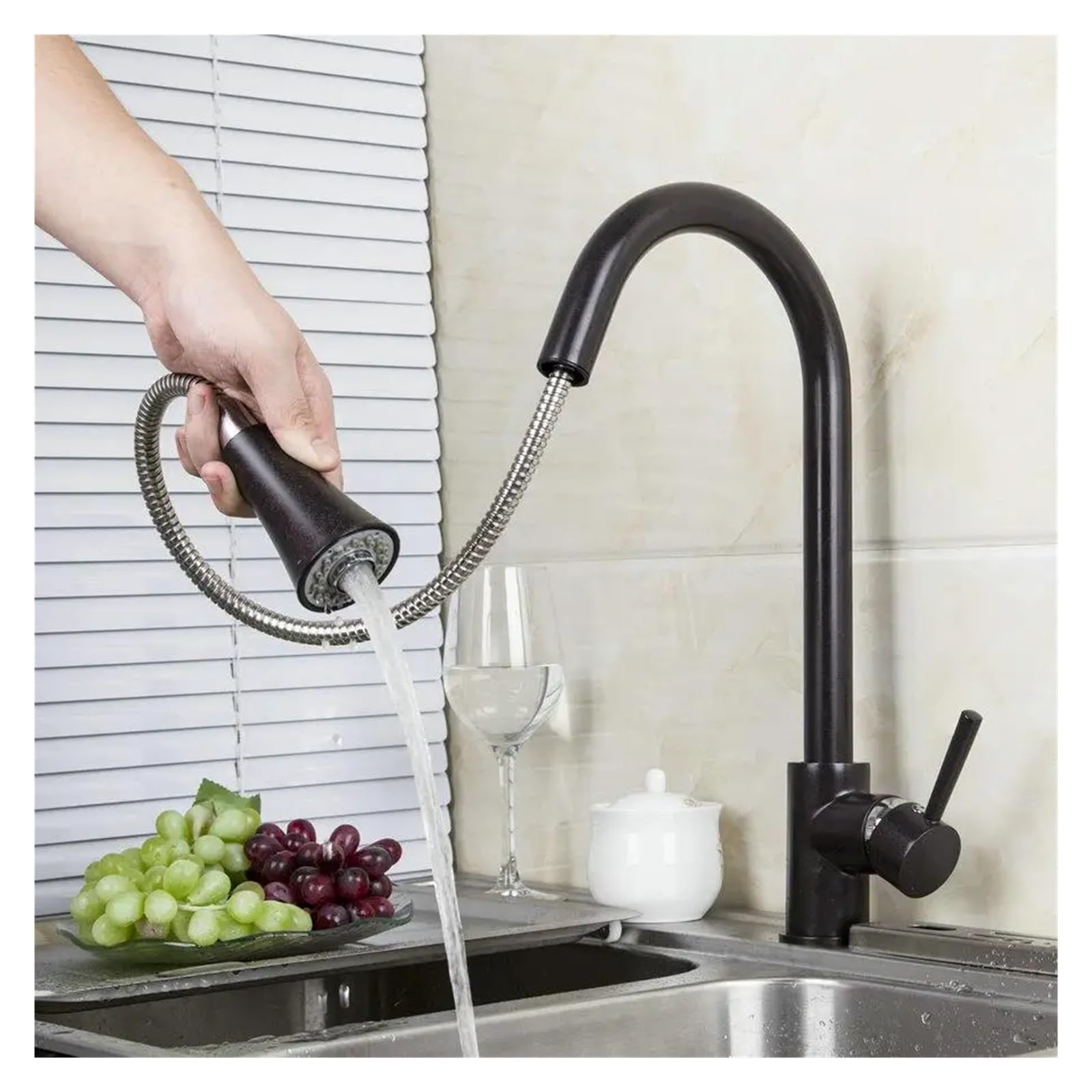 Robinet pivotant et extractible pour évier de cuisine en bronze infusé d'huile
